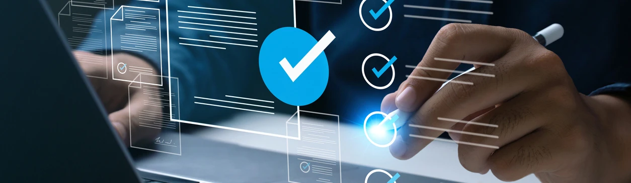 Visuel une personne devant un ordinateur