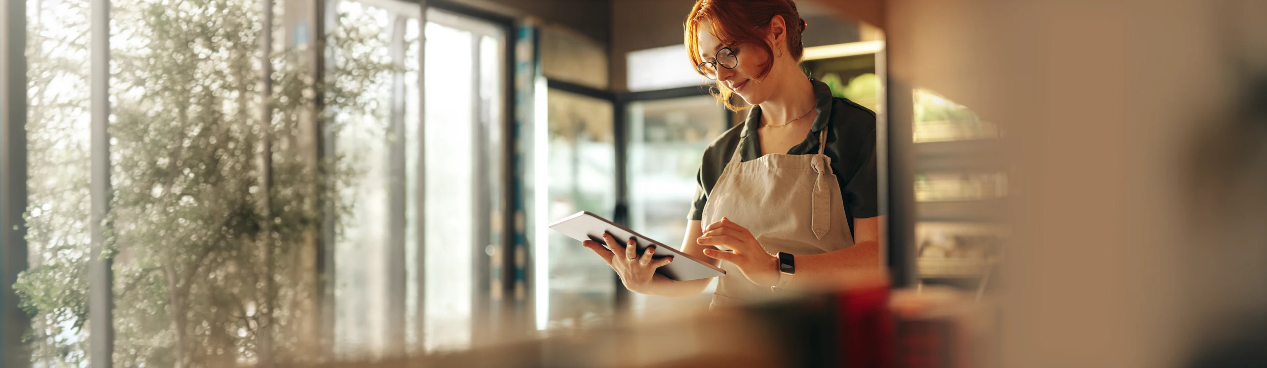 visuel d'une personne travaillant dans le retail