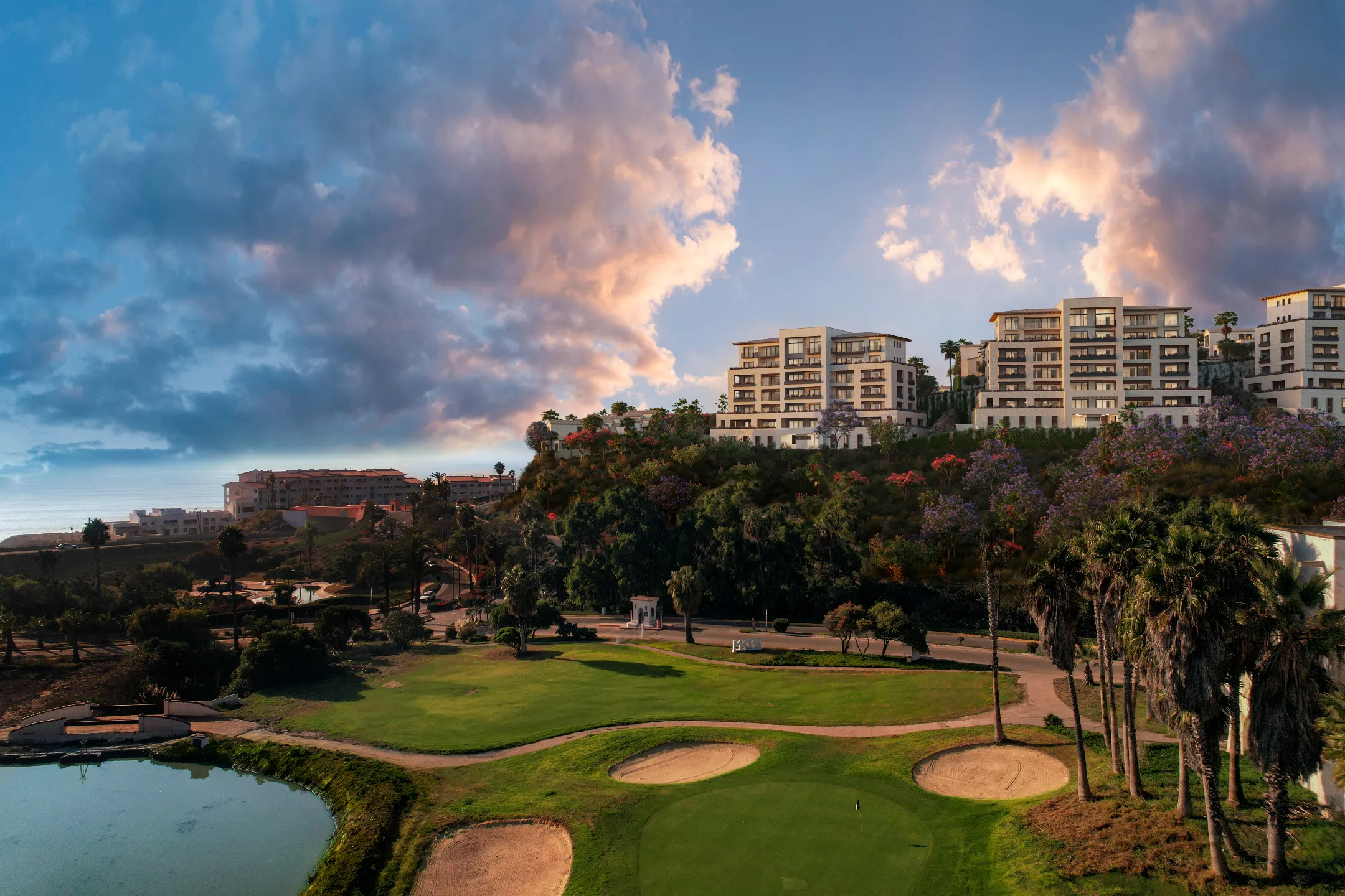 Campos de golf y departamentos. Candé at Real del Mar
