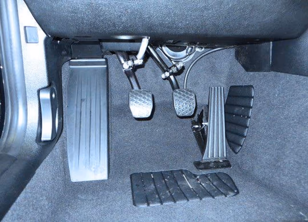 image of air conditioning repair (for an automotive service)