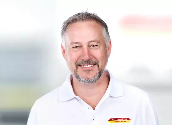 <subject>[headshot] image of customer (for a productivity tools business)</subject>