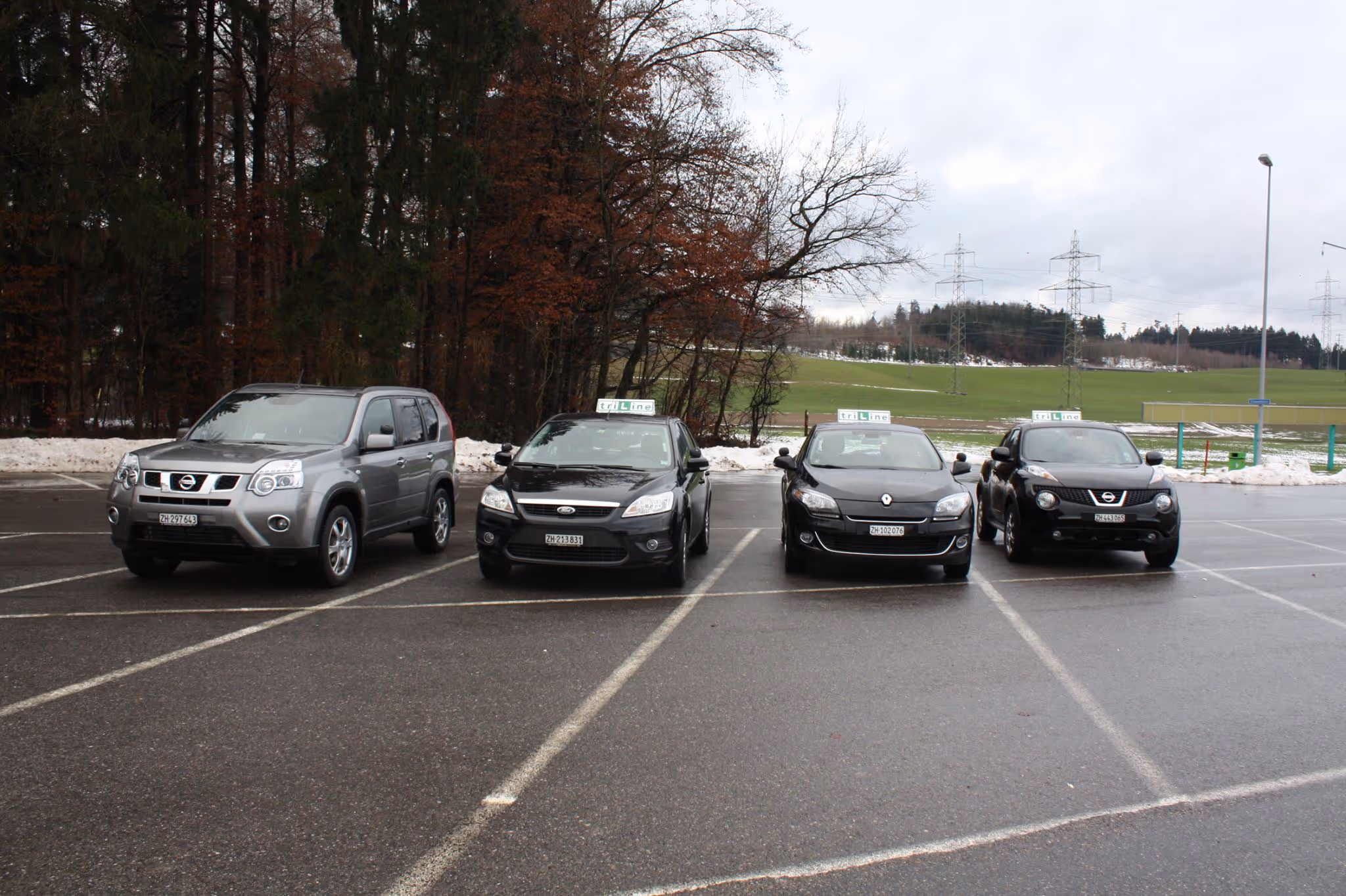 <subject>[background image] image of urban street with vehicles (for a mobility and transportation)</subject>