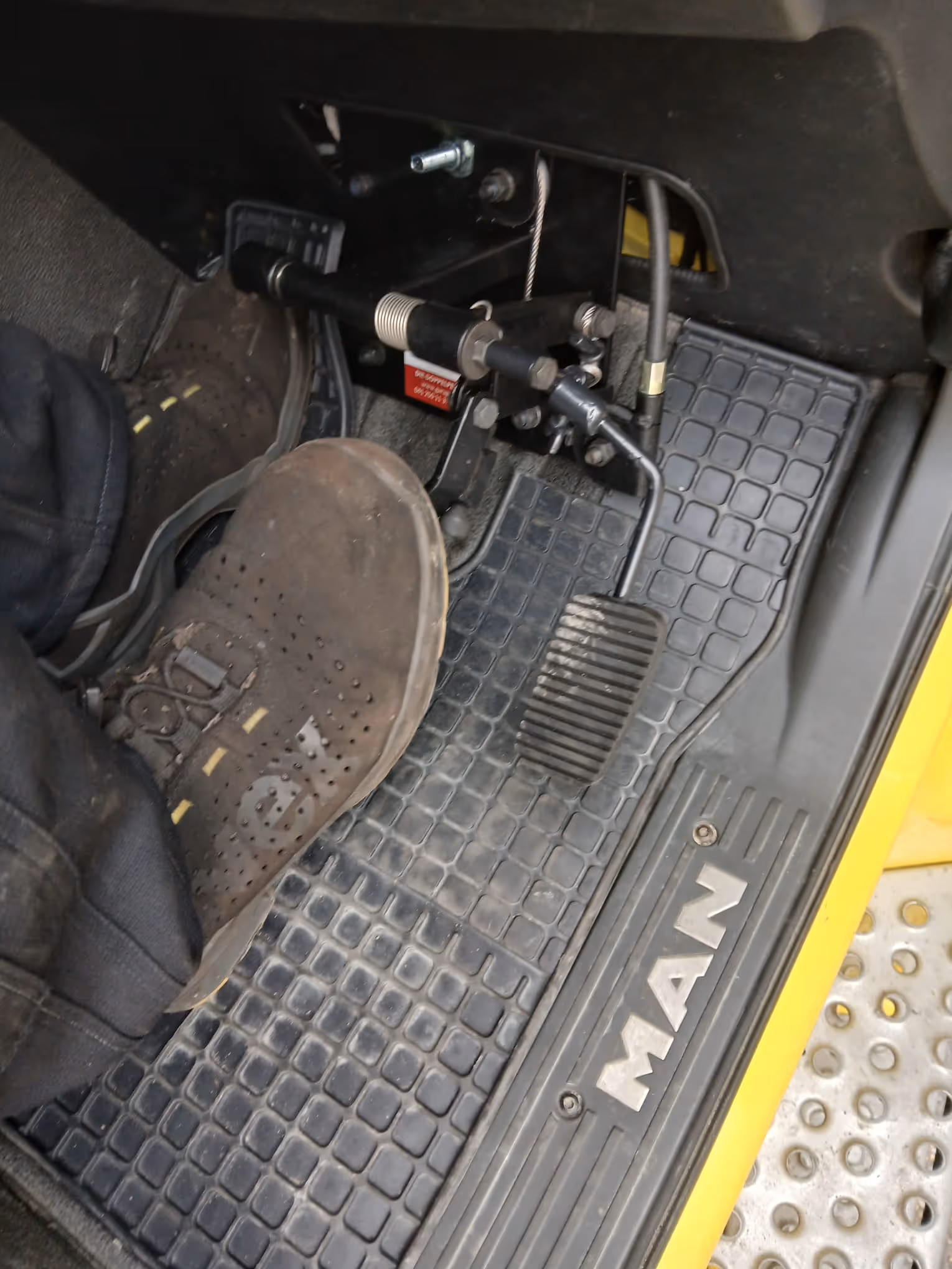 image of air conditioning repair (for an automotive service)