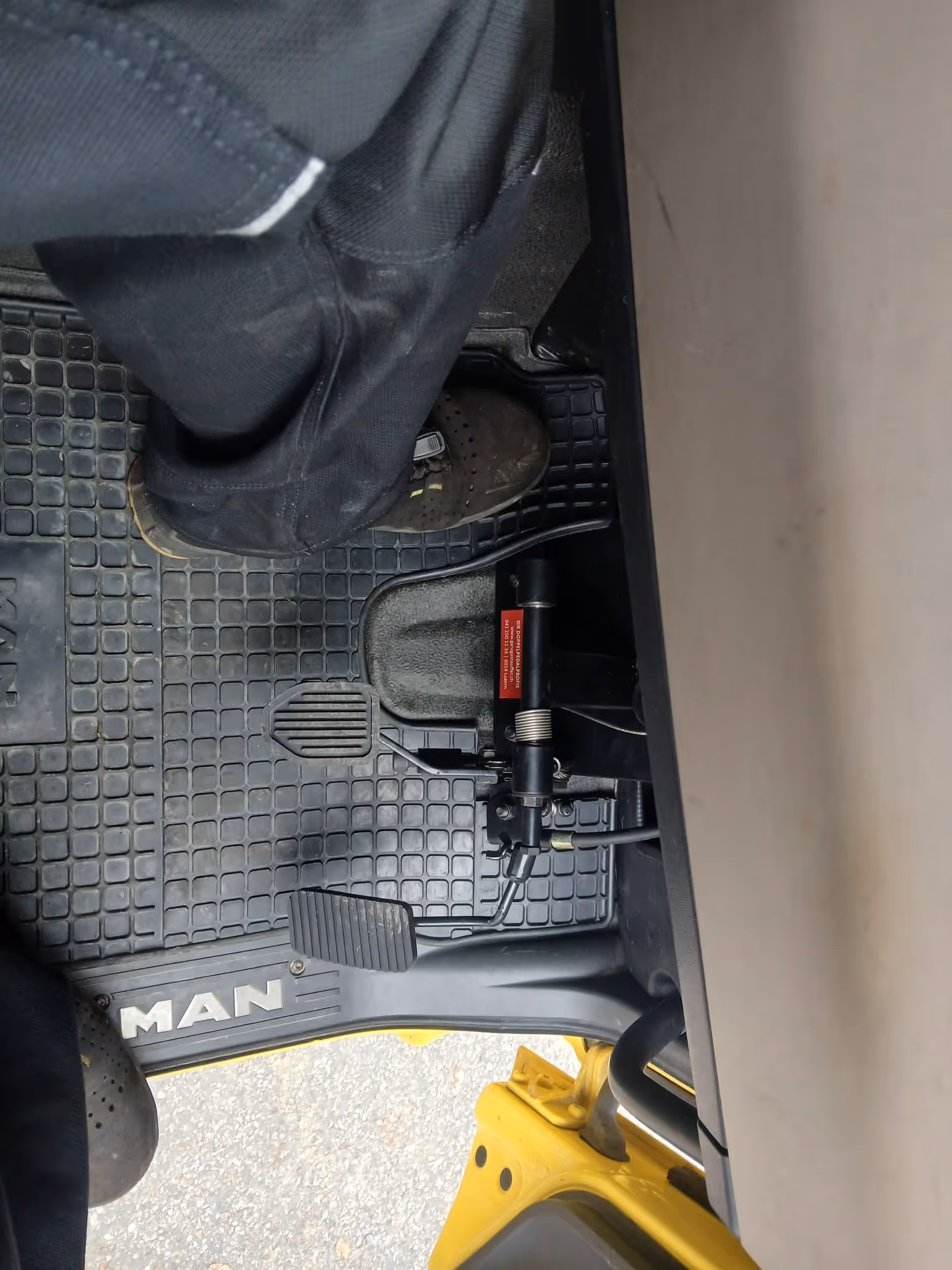 image of air conditioning repair (for an automotive service)