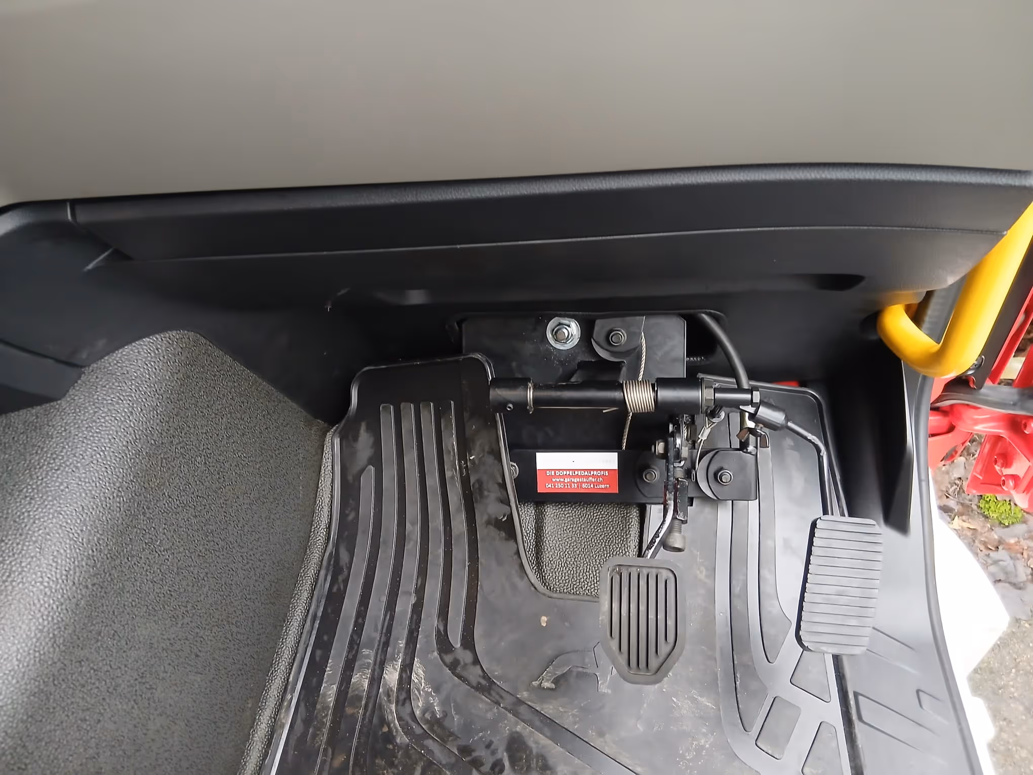 image of air conditioning repair (for an automotive service)