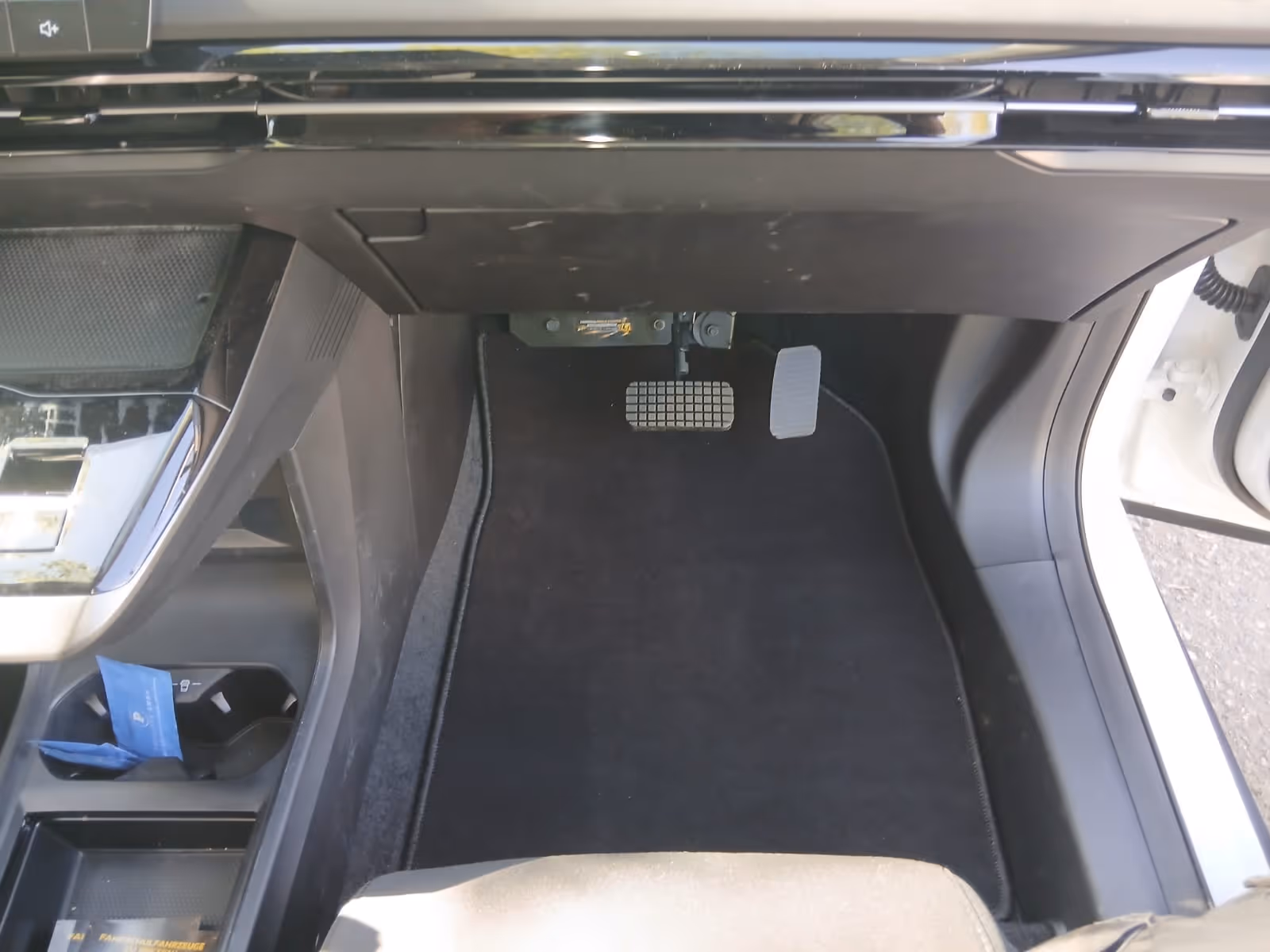 image of air conditioning repair (for an automotive service)