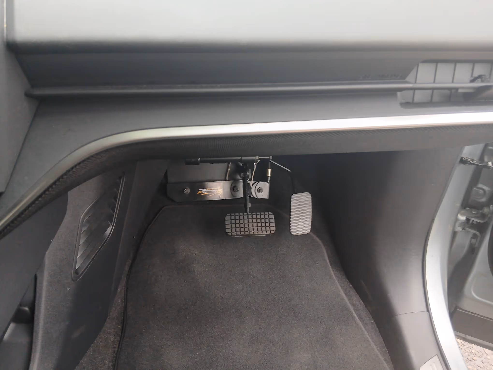 image of air conditioning repair (for an automotive service)