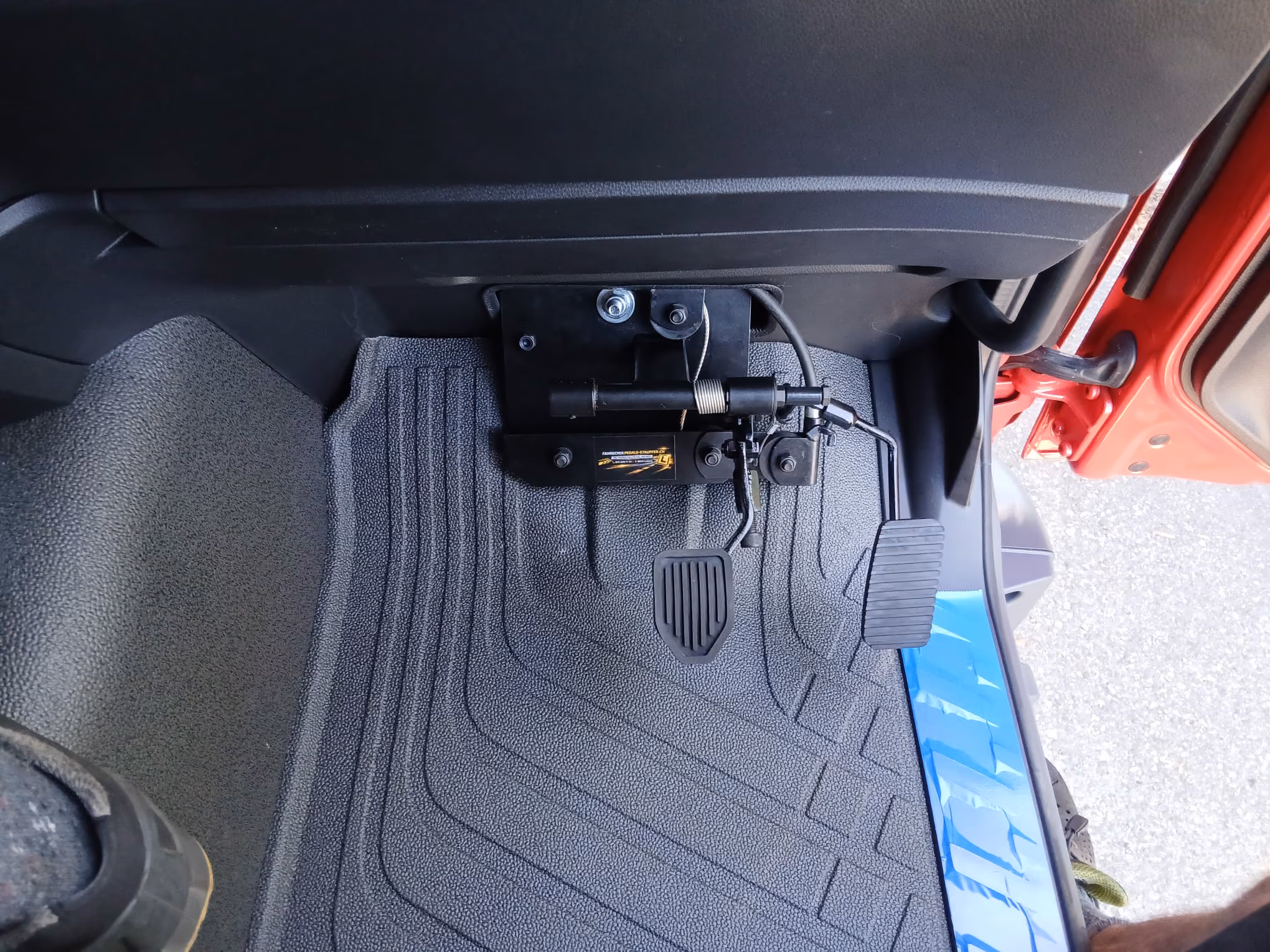 image of air conditioning repair (for an automotive service)