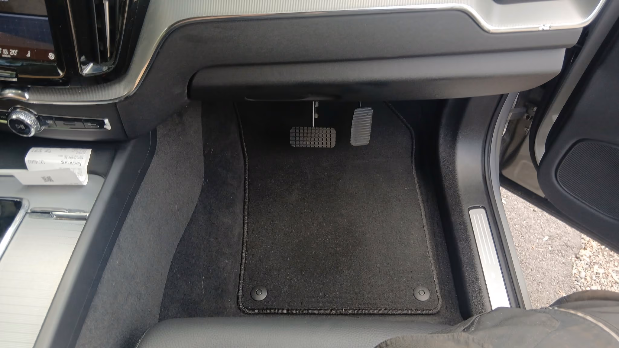 image of air conditioning repair (for an automotive service)