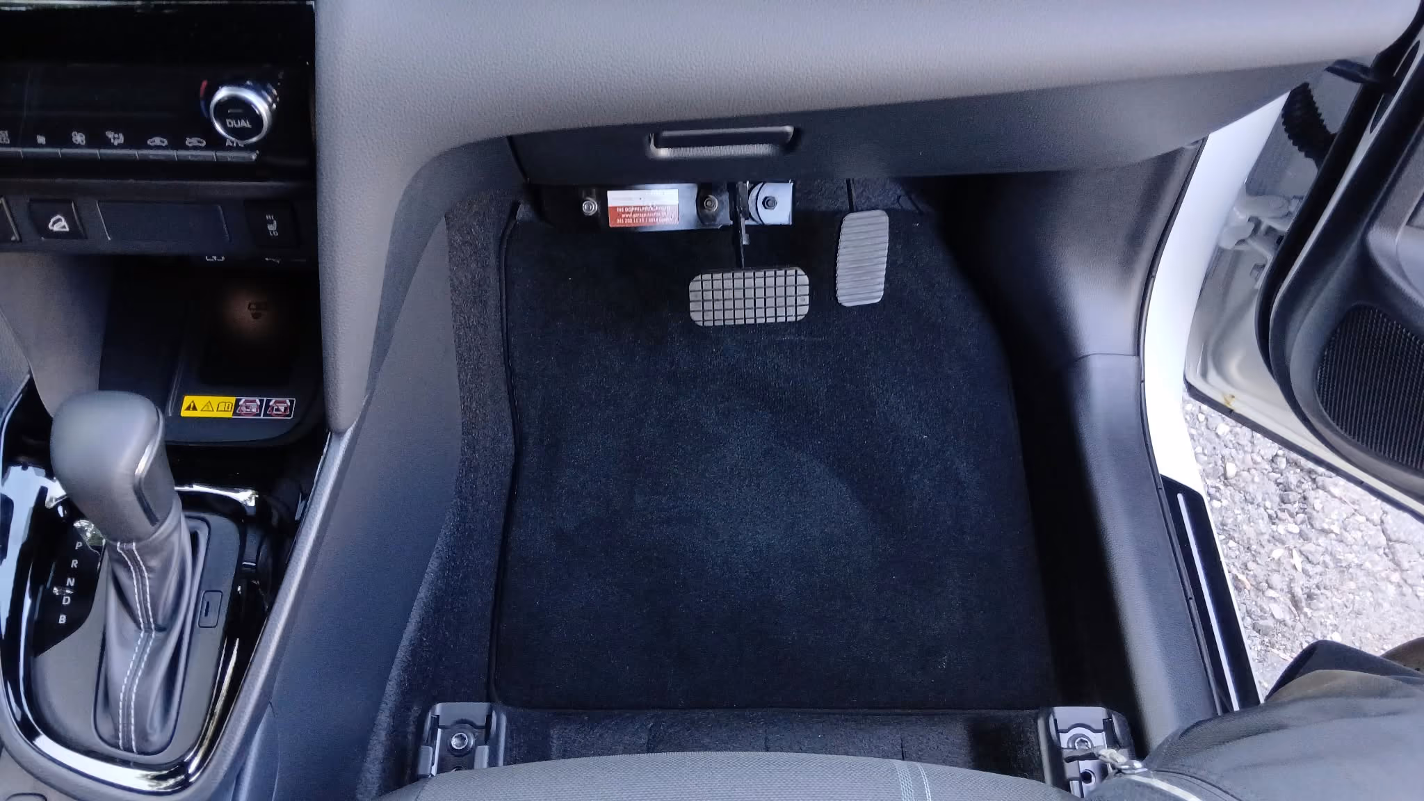 image of air conditioning repair (for an automotive service)