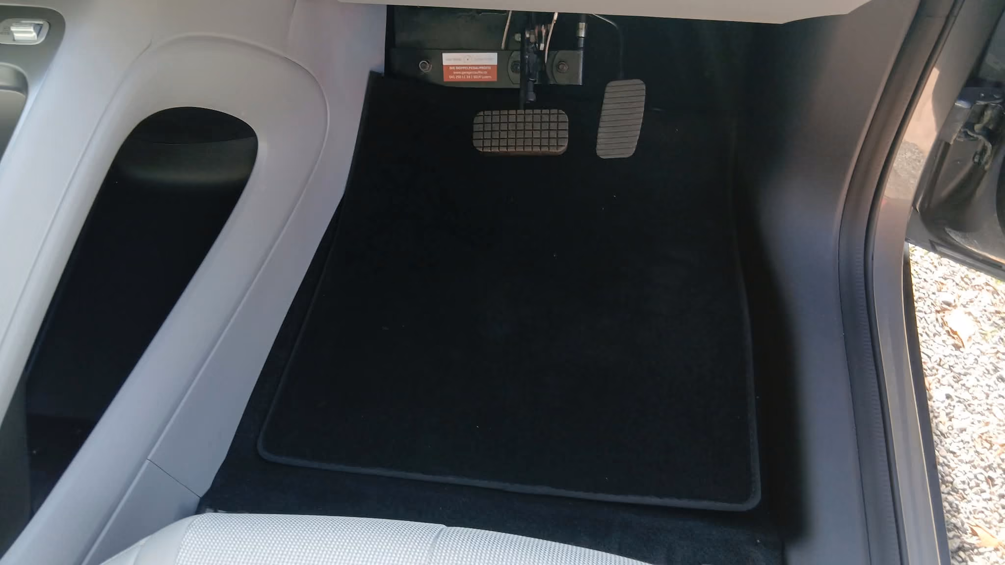image of air conditioning repair (for an automotive service)
