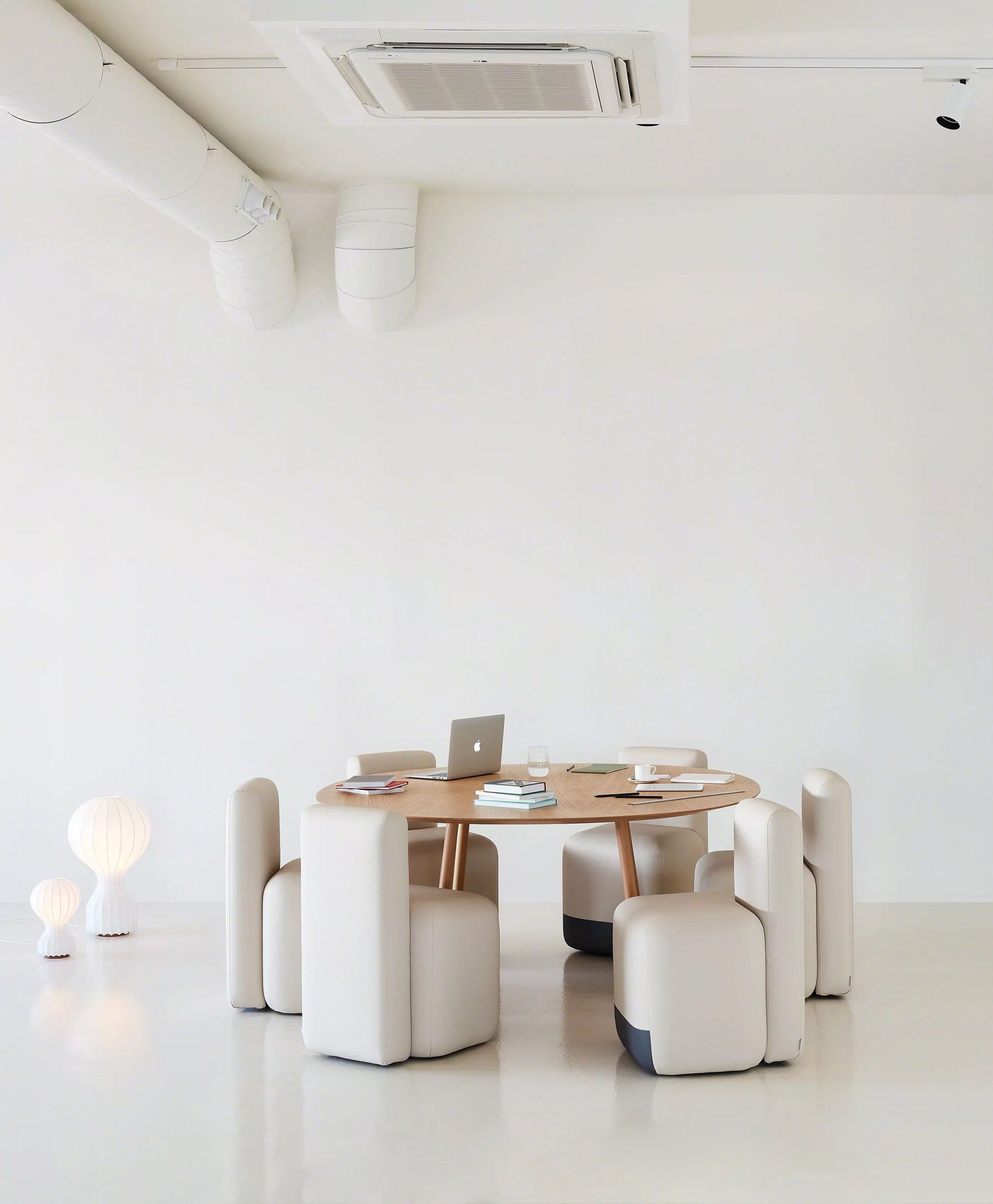 Season modular lounge system for flexible banking environments