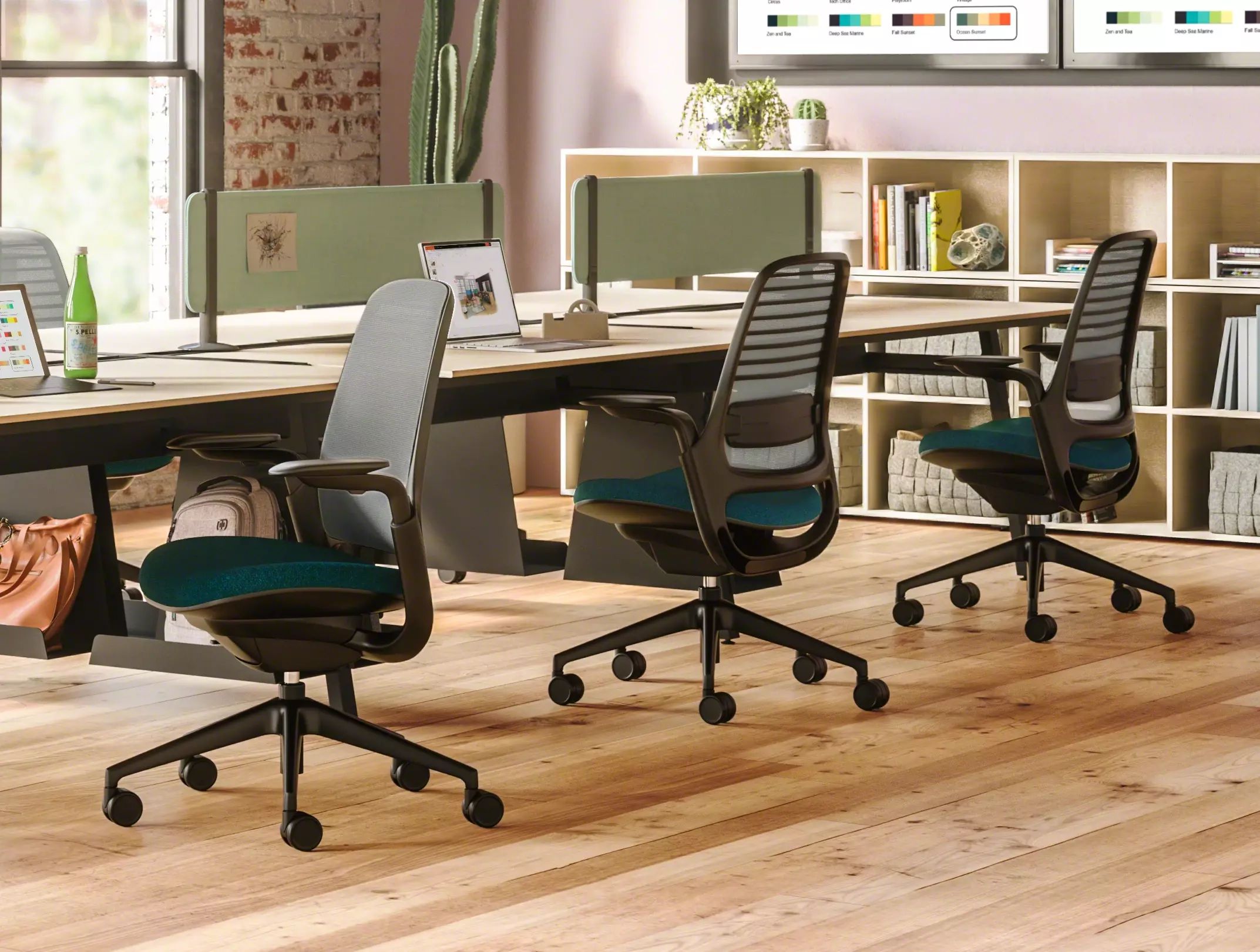 Steelcase Bivi tackable screen for desk privacy and collaboration