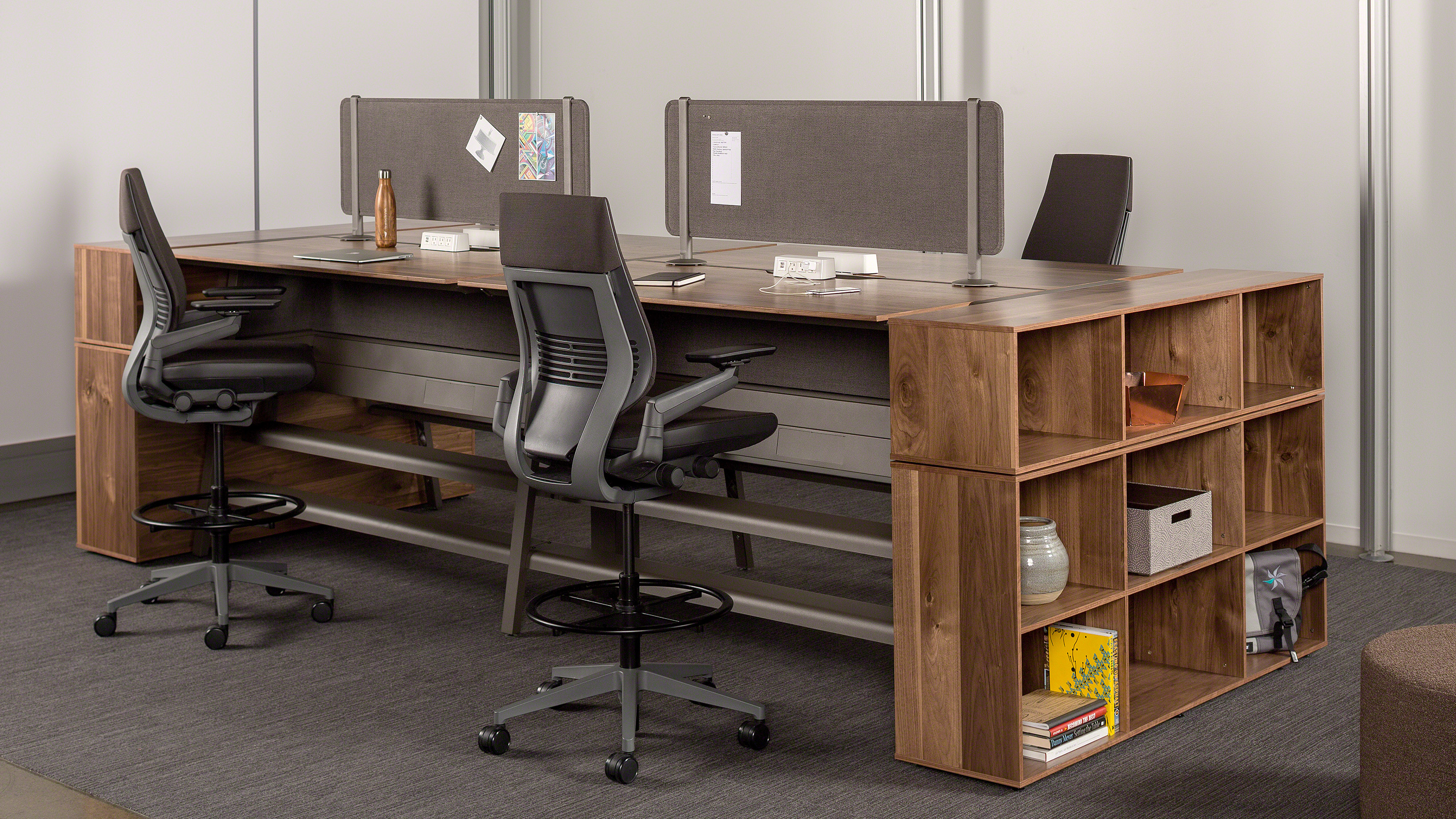 Steelcase Bivi tackable screen for desk privacy and collaboration