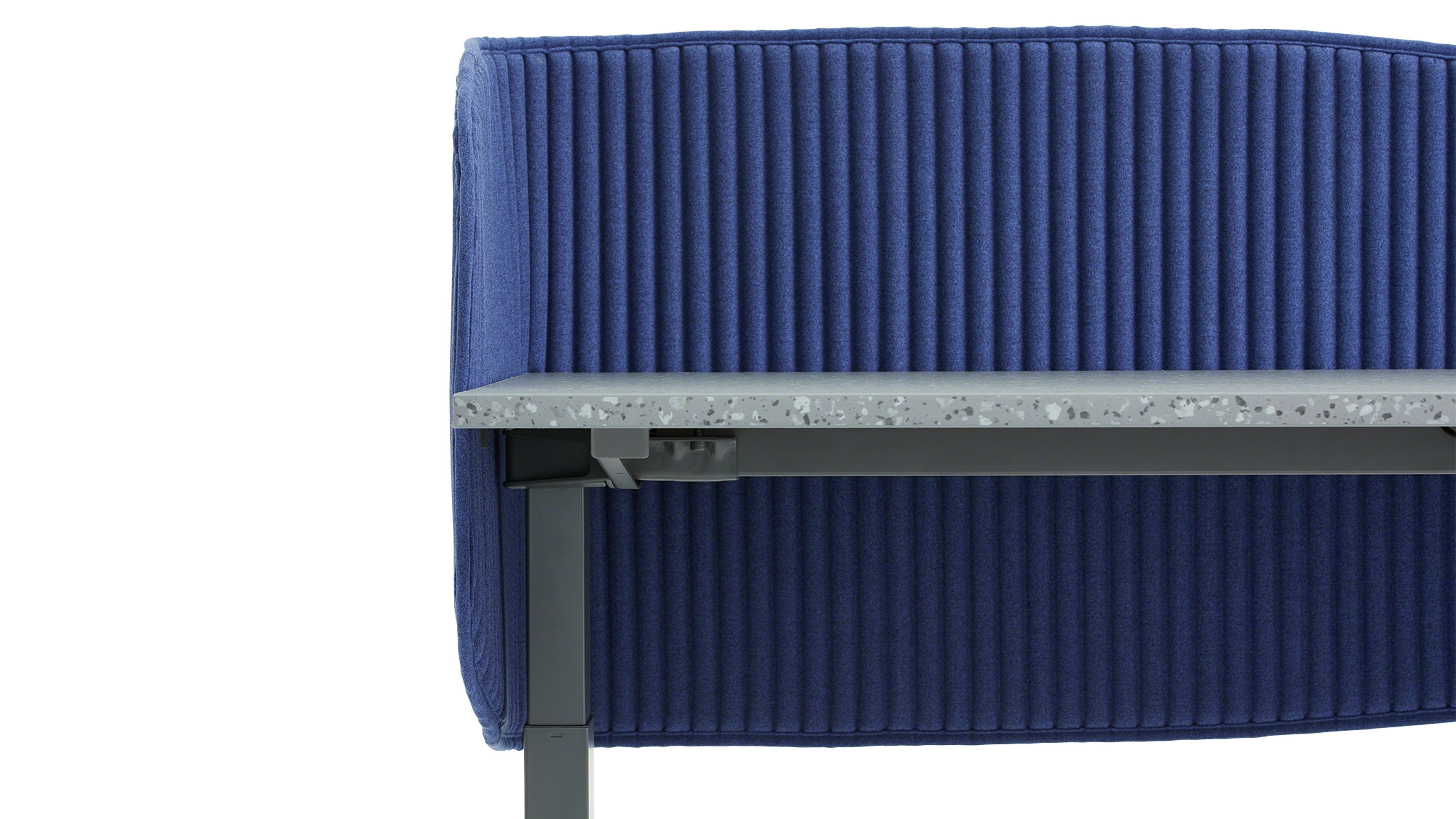 Soffio acoustic desk screen improving privacy in open offices