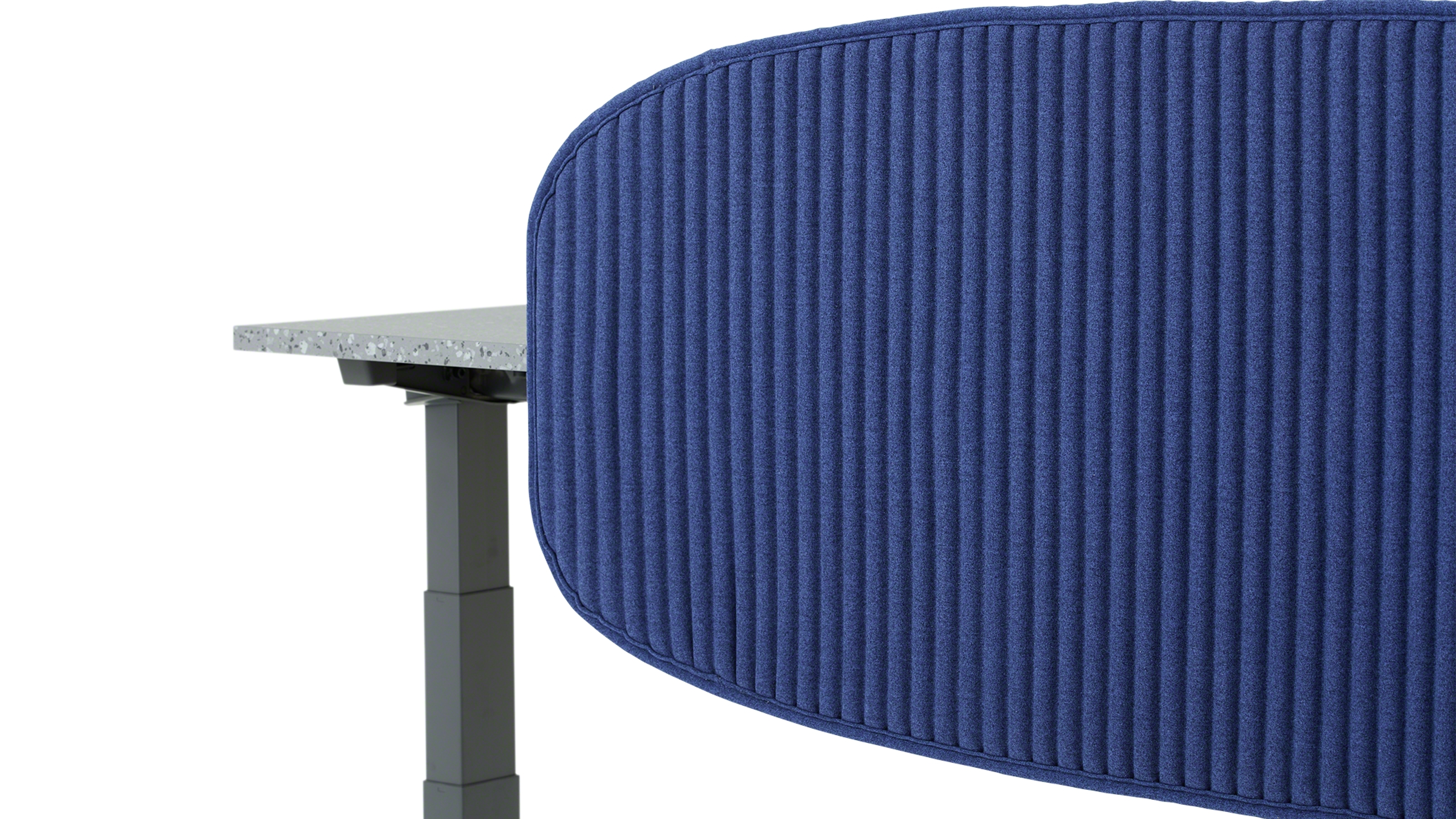 Soffio acoustic desk screen improving privacy in open offices