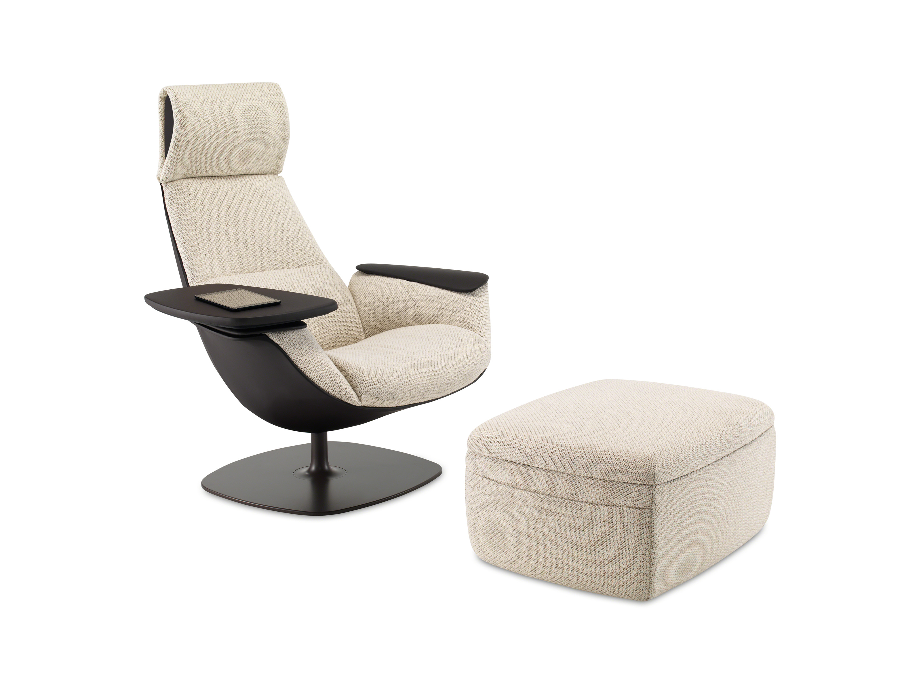 Massaud lounge seating by Steelcase in a sophisticated office lounge