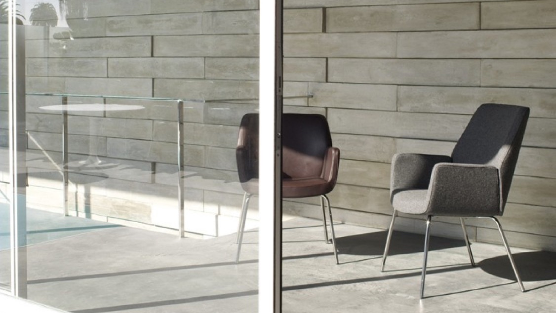 Bindu lounge seating by Steelcase in a relaxed office breakout space