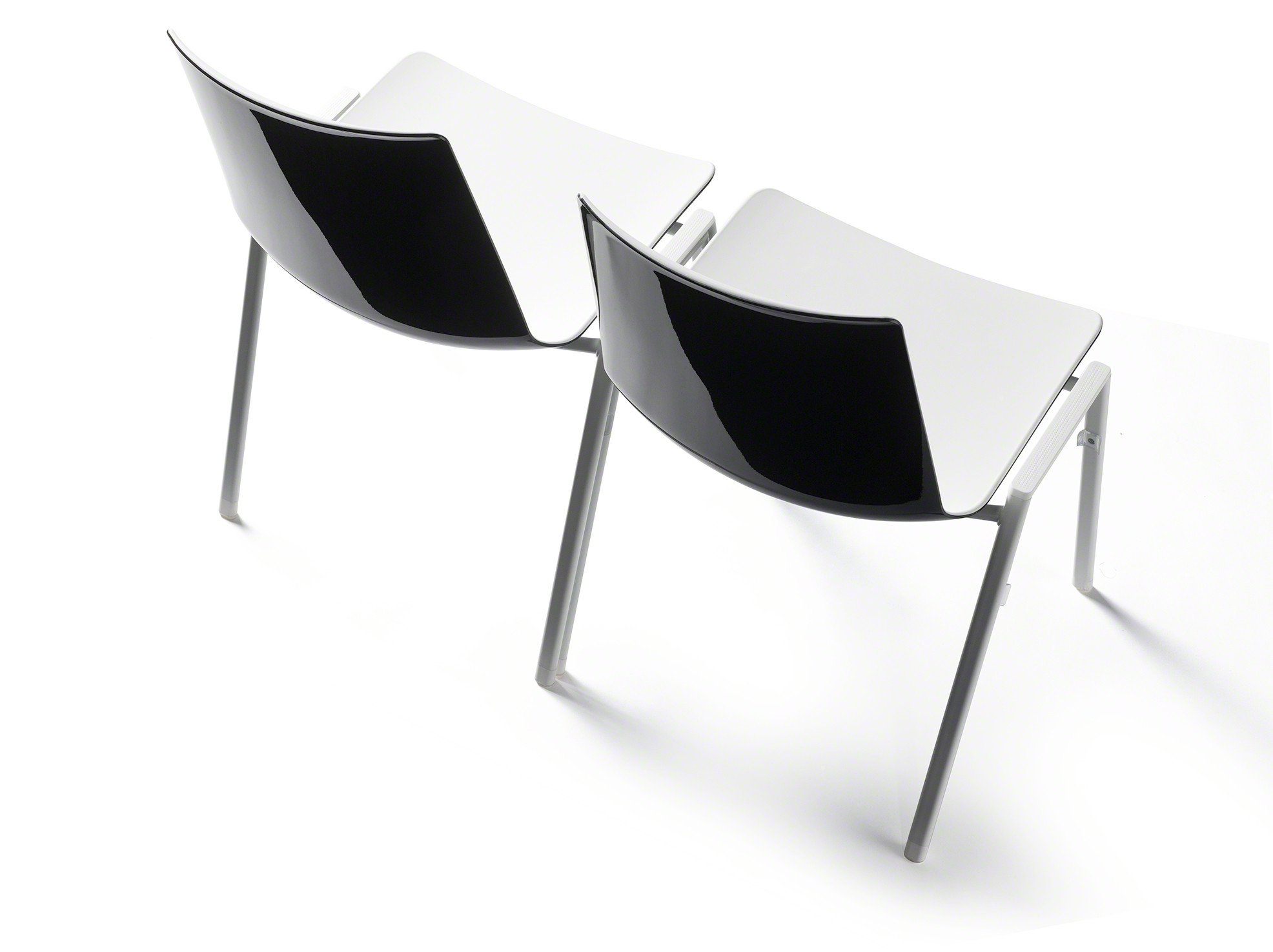 Steelcase Nooi meeting chair around a collaborative workspace table