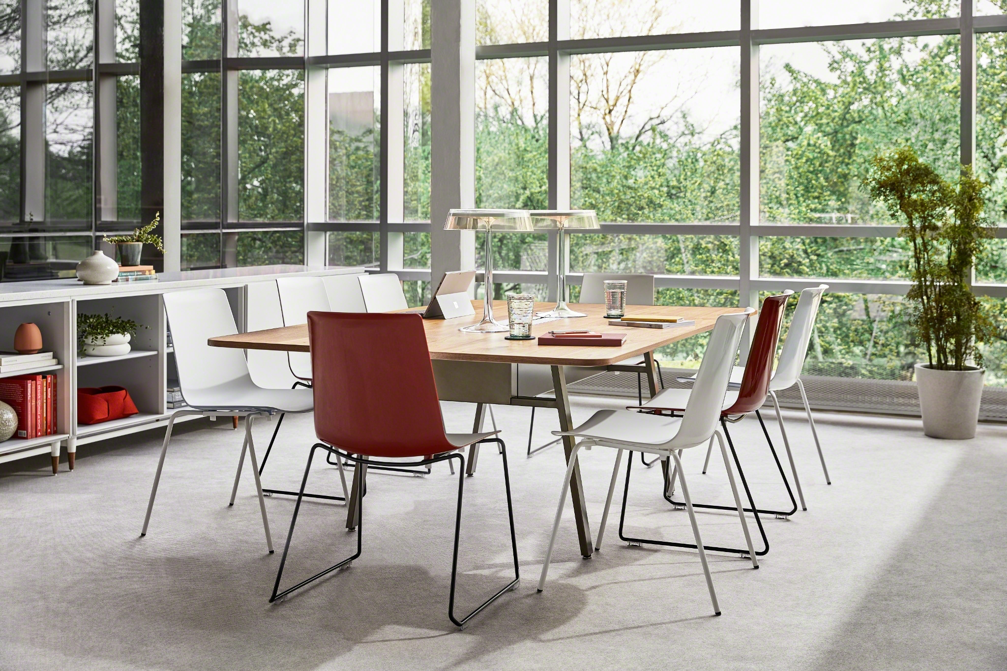 Steelcase Nooi meeting chair around a collaborative workspace table