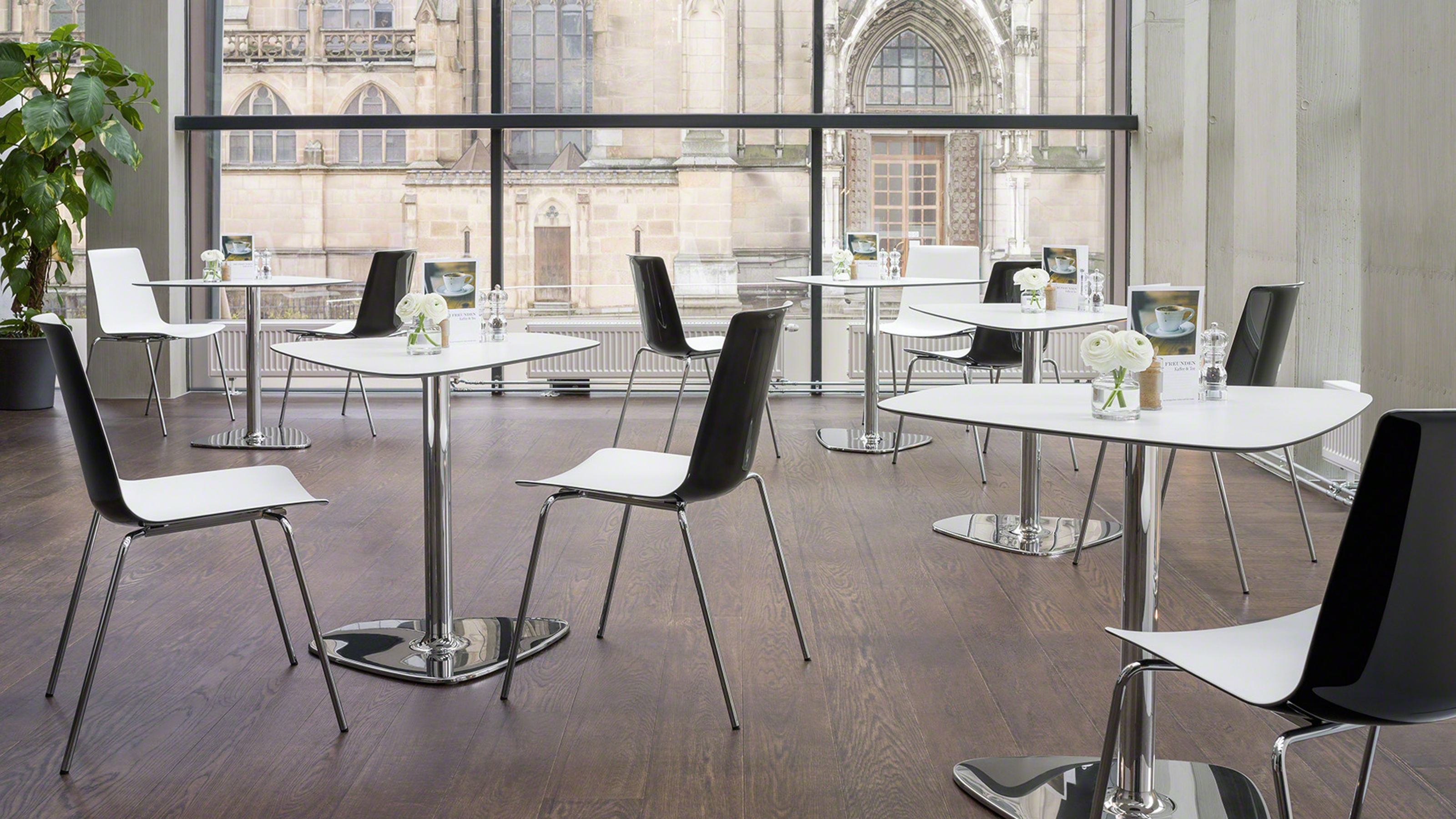 Steelcase Nooi meeting chair around a collaborative workspace table