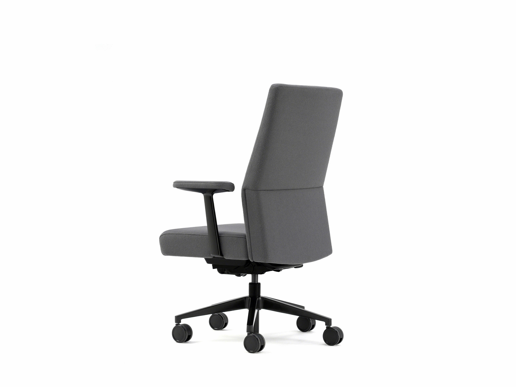 Siento executive office chair by Steelcase at a professional workstation