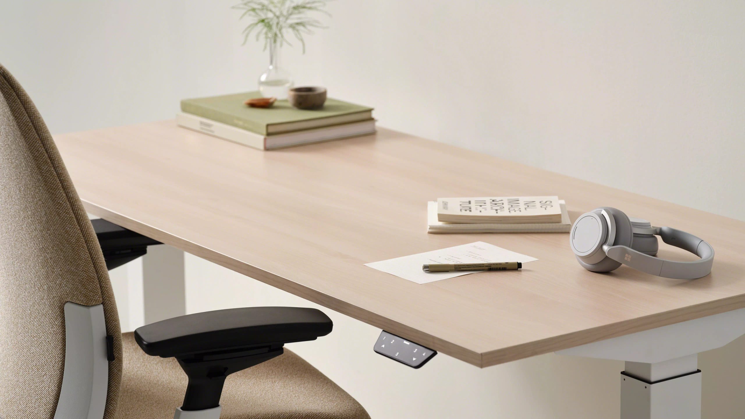 Migration SE height adjustable desk for ergonomic workplaces