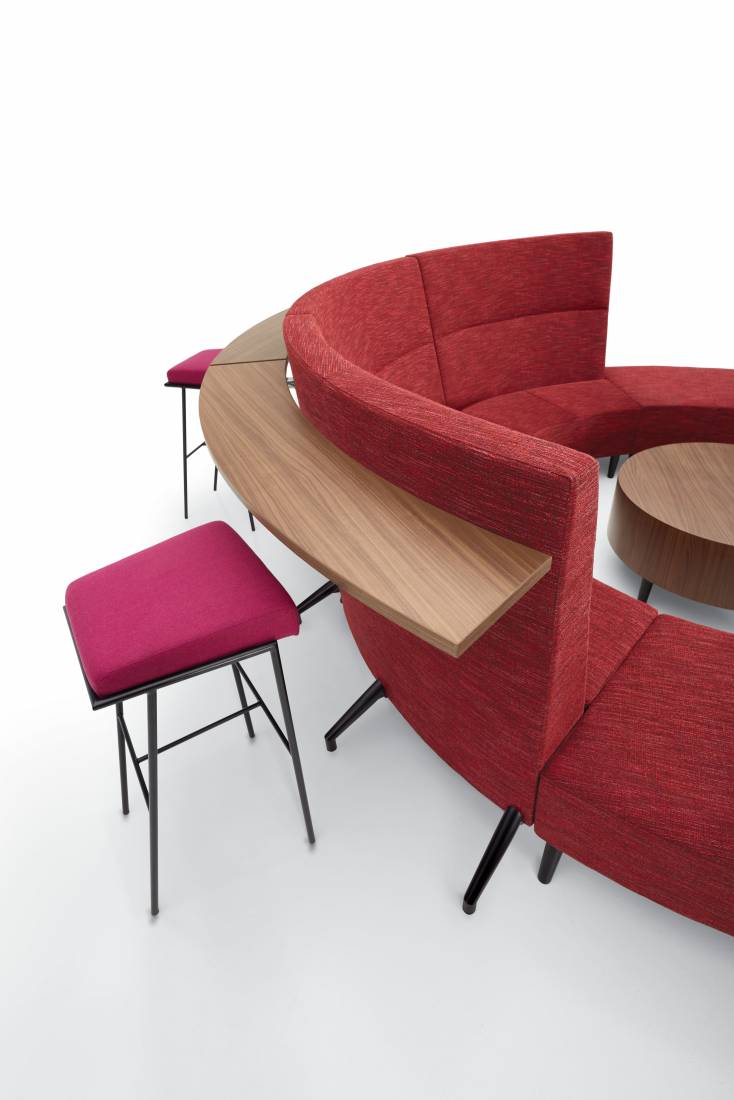 River Plus lounge seating for modern workplace environments