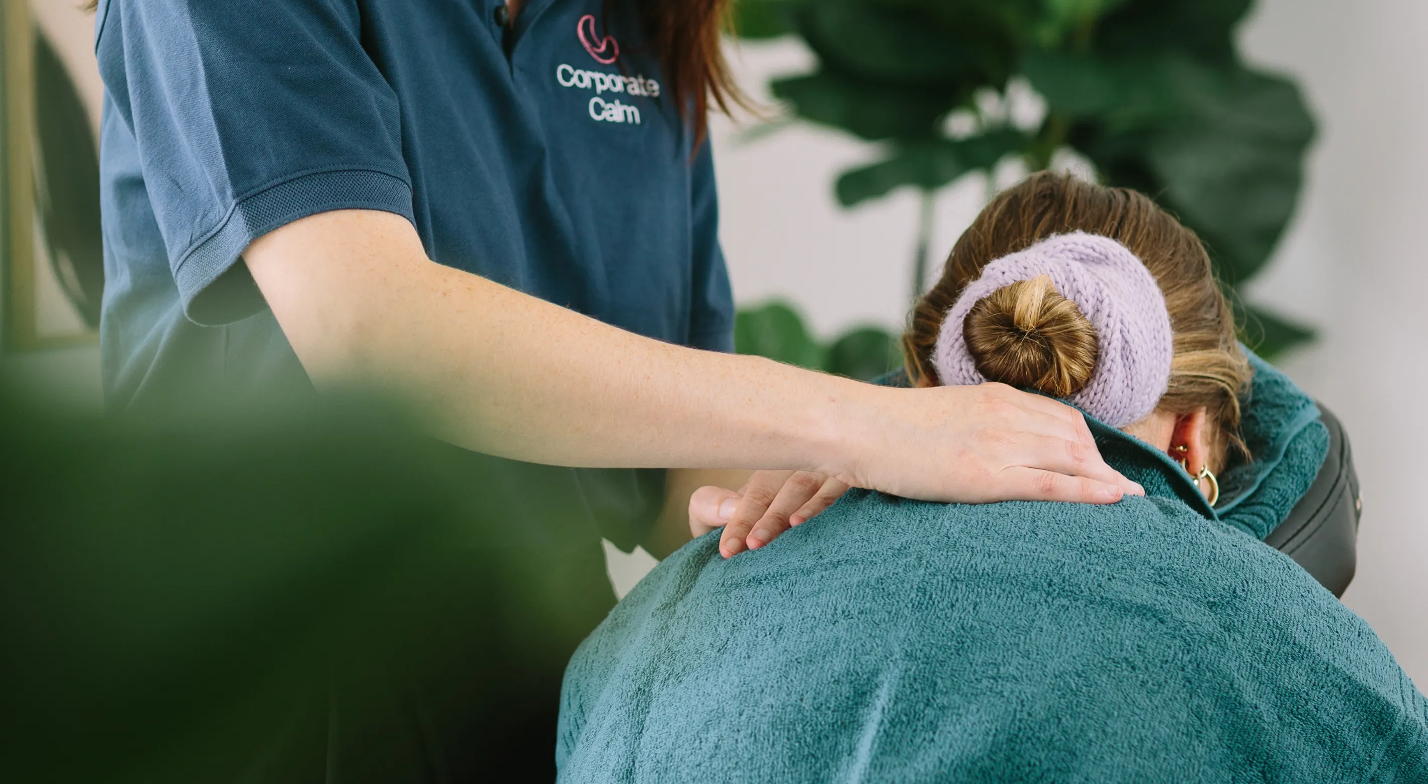 Corporate Calm therapist delivering workplace massage to an IT professional