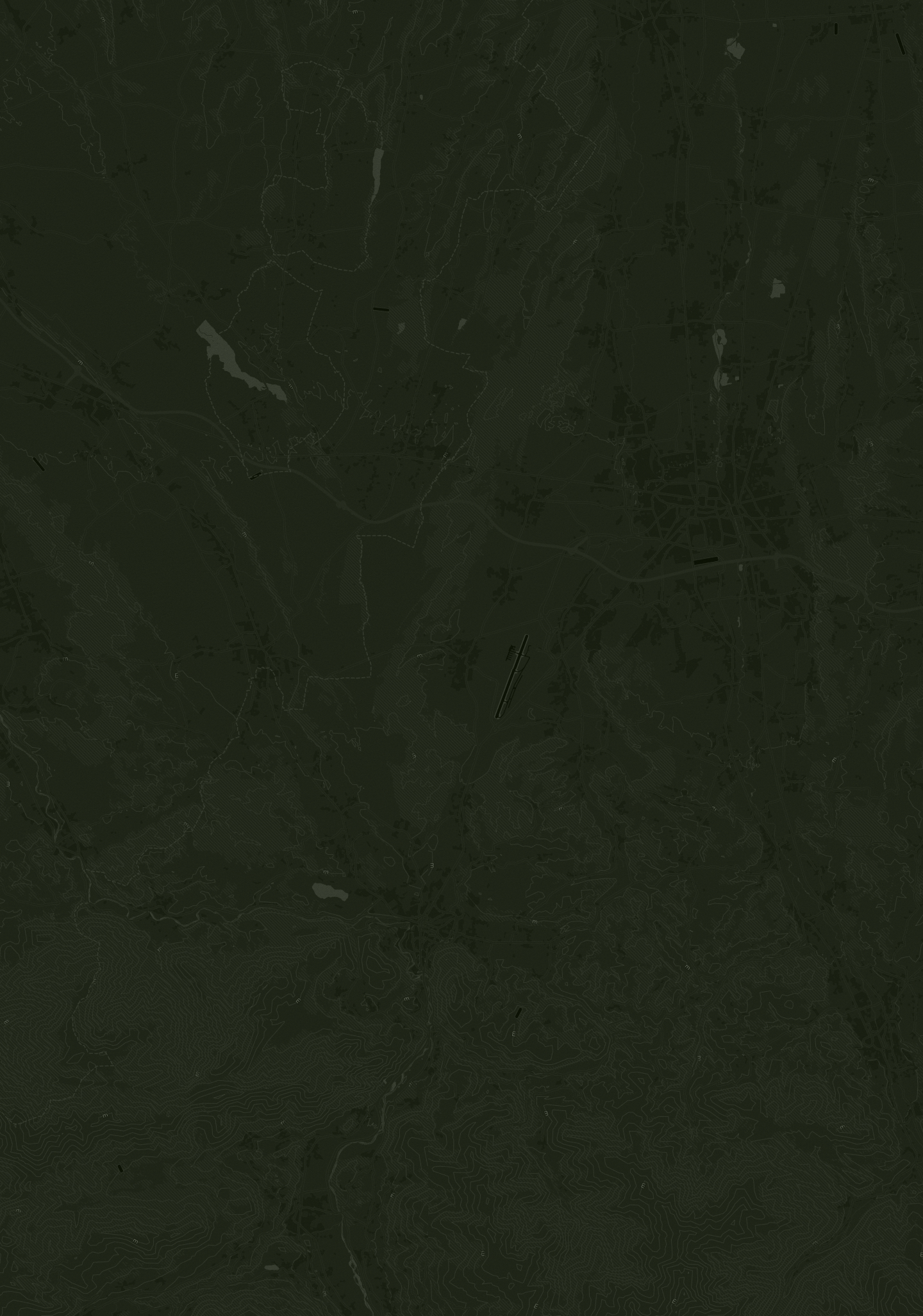 Carte topographique sombre affichant un réseau de routes, chemins et contours de terrain dans une région rurale avec quelques étendues d'eau.