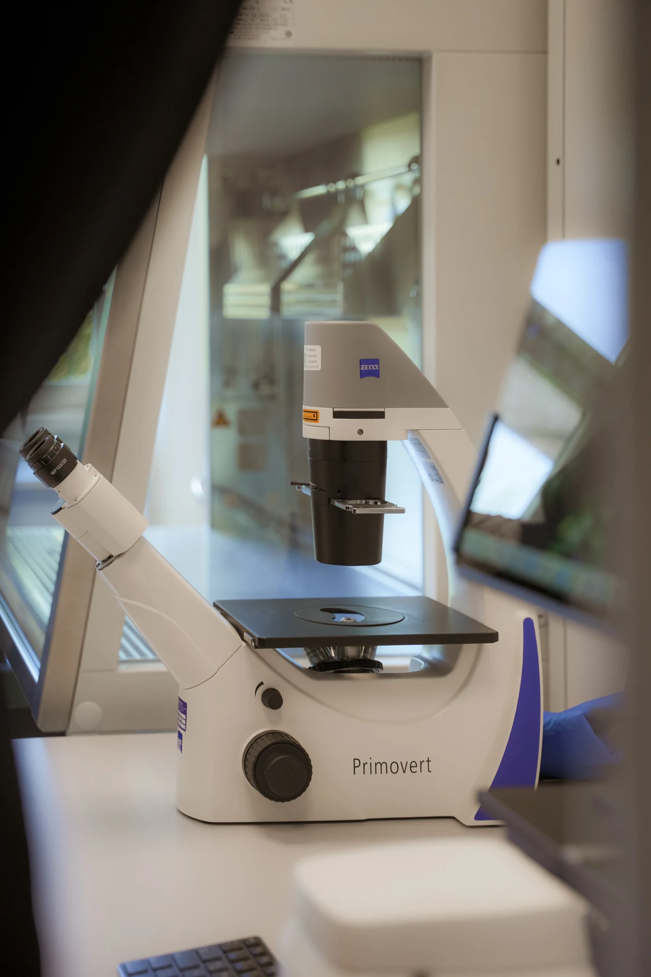 Microscope in the Shared Lab for Life Sciences
