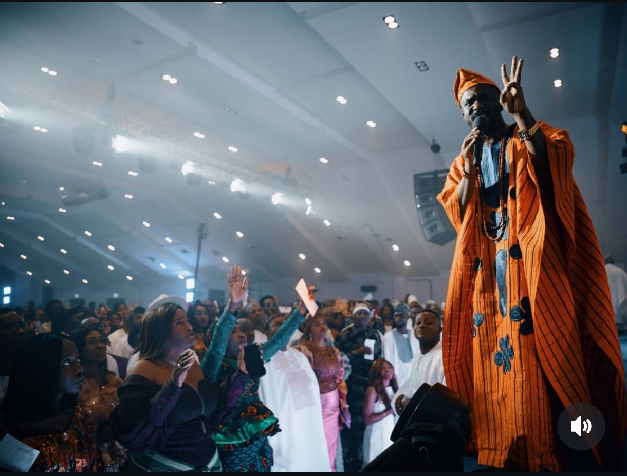 image of team assisting a customer