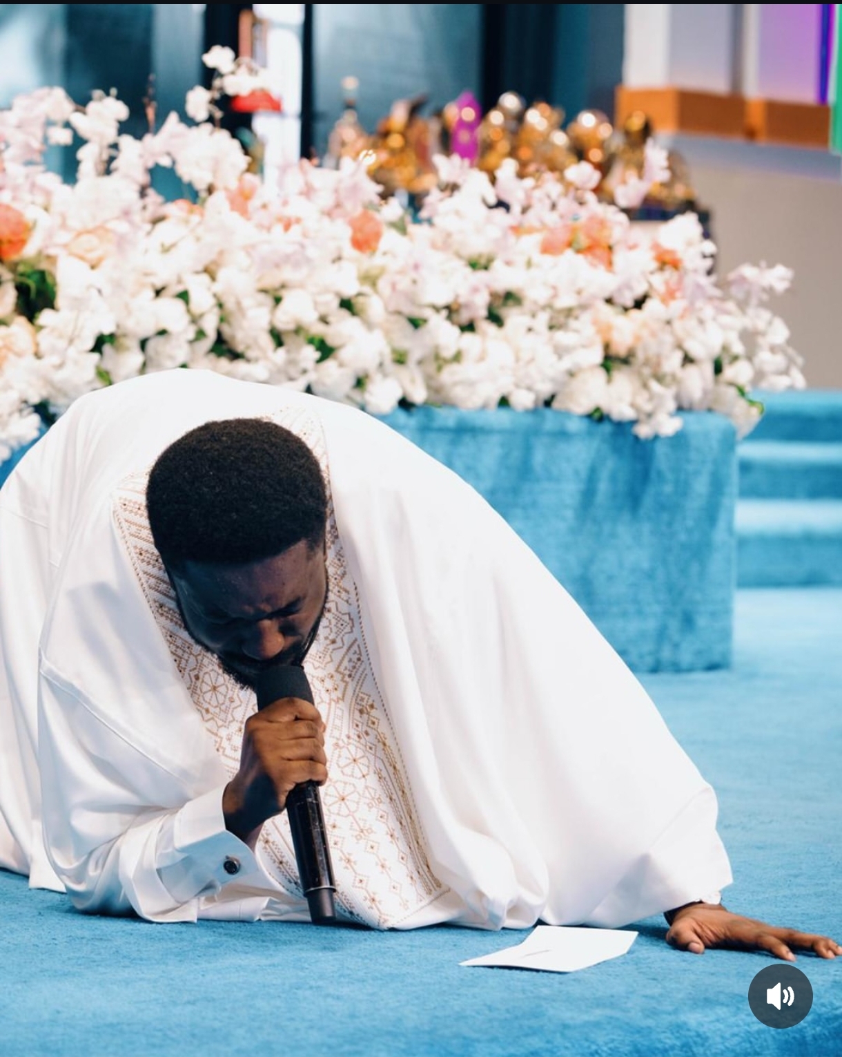 image of concert crowd