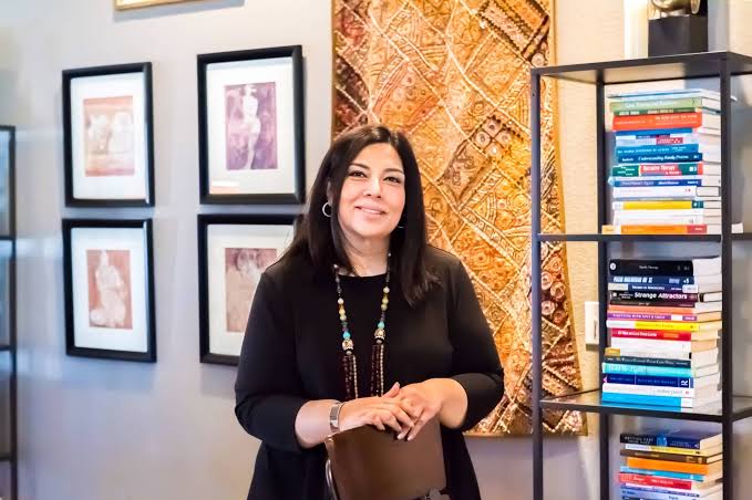 image of job applicants in a discussion (for a medical clinic)