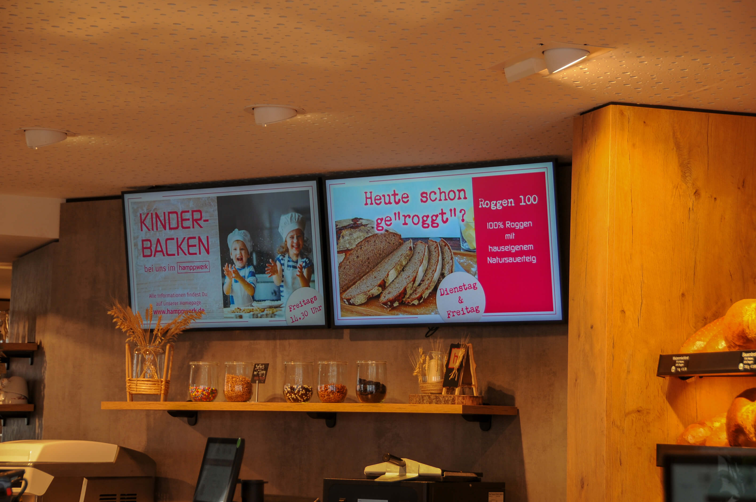 Digital Signage display at a Hamppwerk Bakery branch for current prices, product information, and offers.