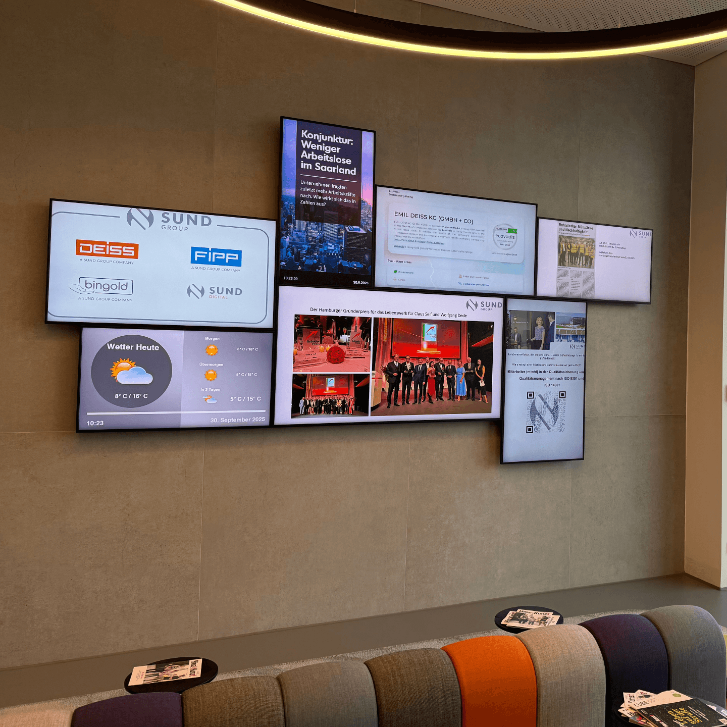 Digital signage in the SUND Group's reception area creates a modern image and informs both visitors and employees.