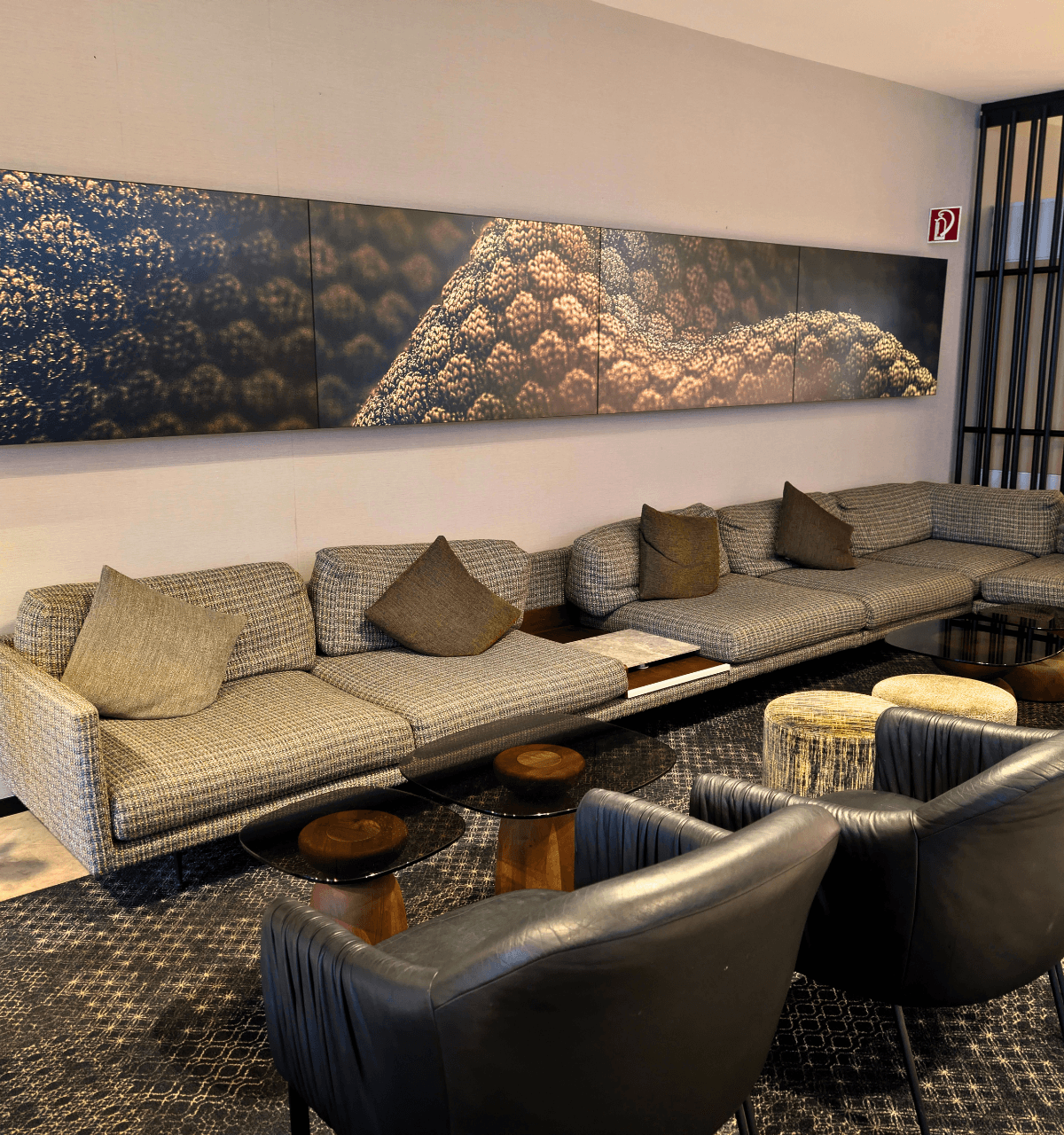 Digital signage video wall at Hotel Berlin, Berlin displays abstract visuals for digital spatial staging and a modern lobby ambiance.