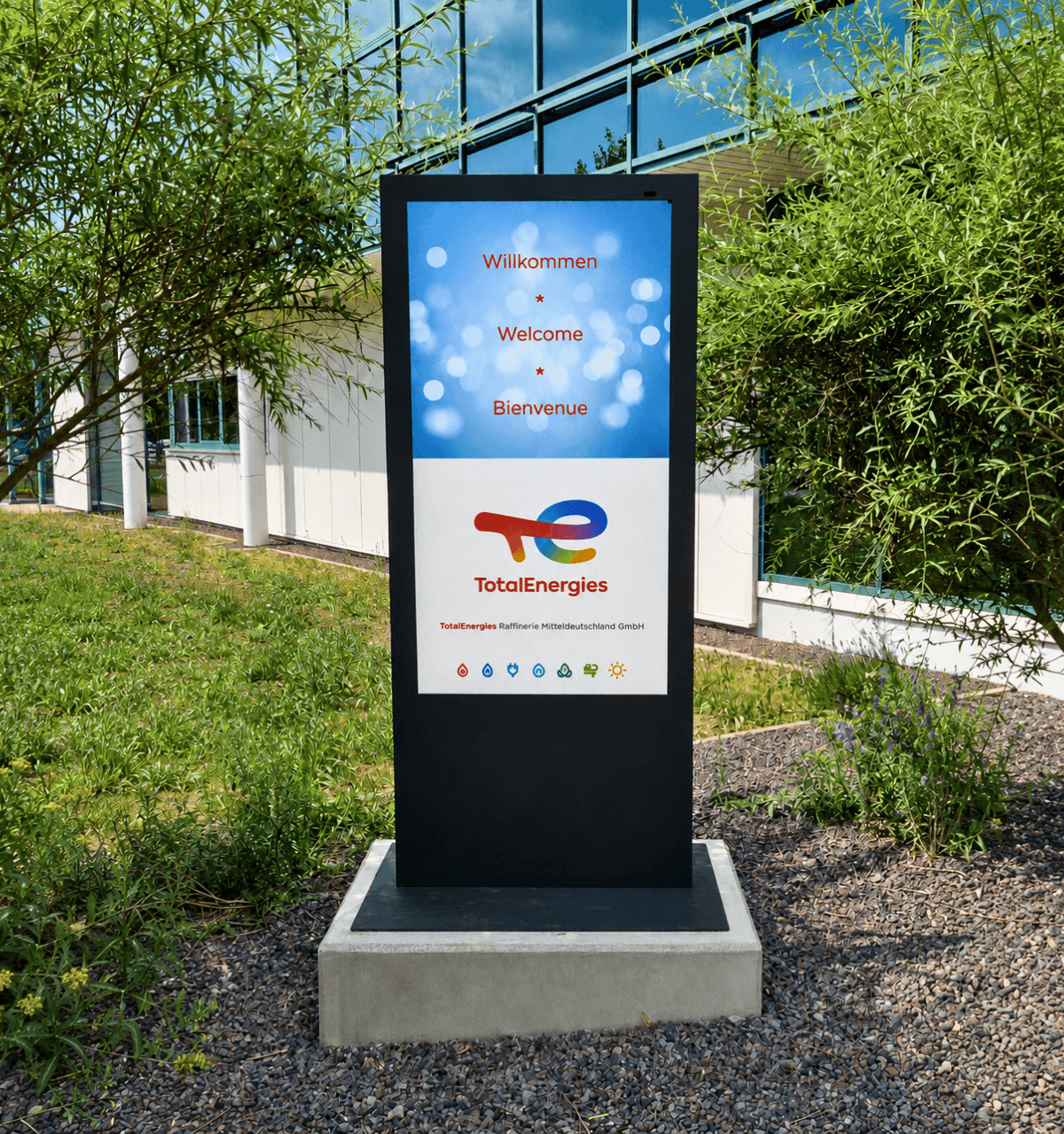 Digital Signage Anzeige bei TotalEnergies visualisiert automatisiert die Anzahl unfallfreier Tage.