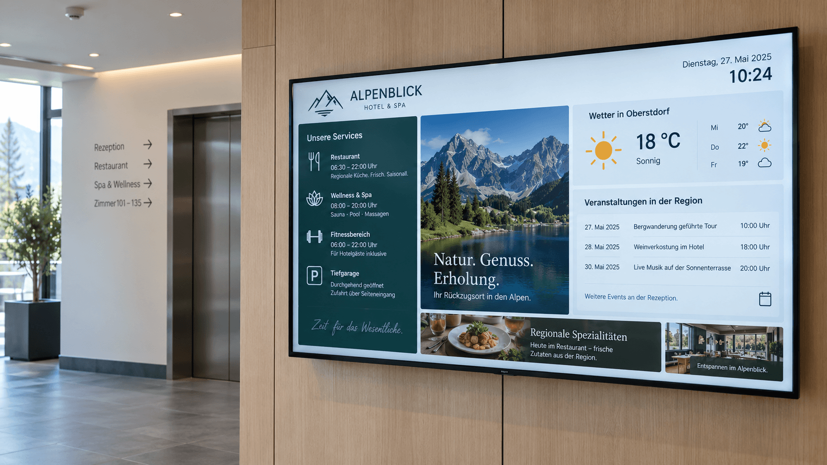 Digital Signage in einer Hotellobby zeigt Welcome-Screen, Gästeinformationen und digitale Wegeleitung