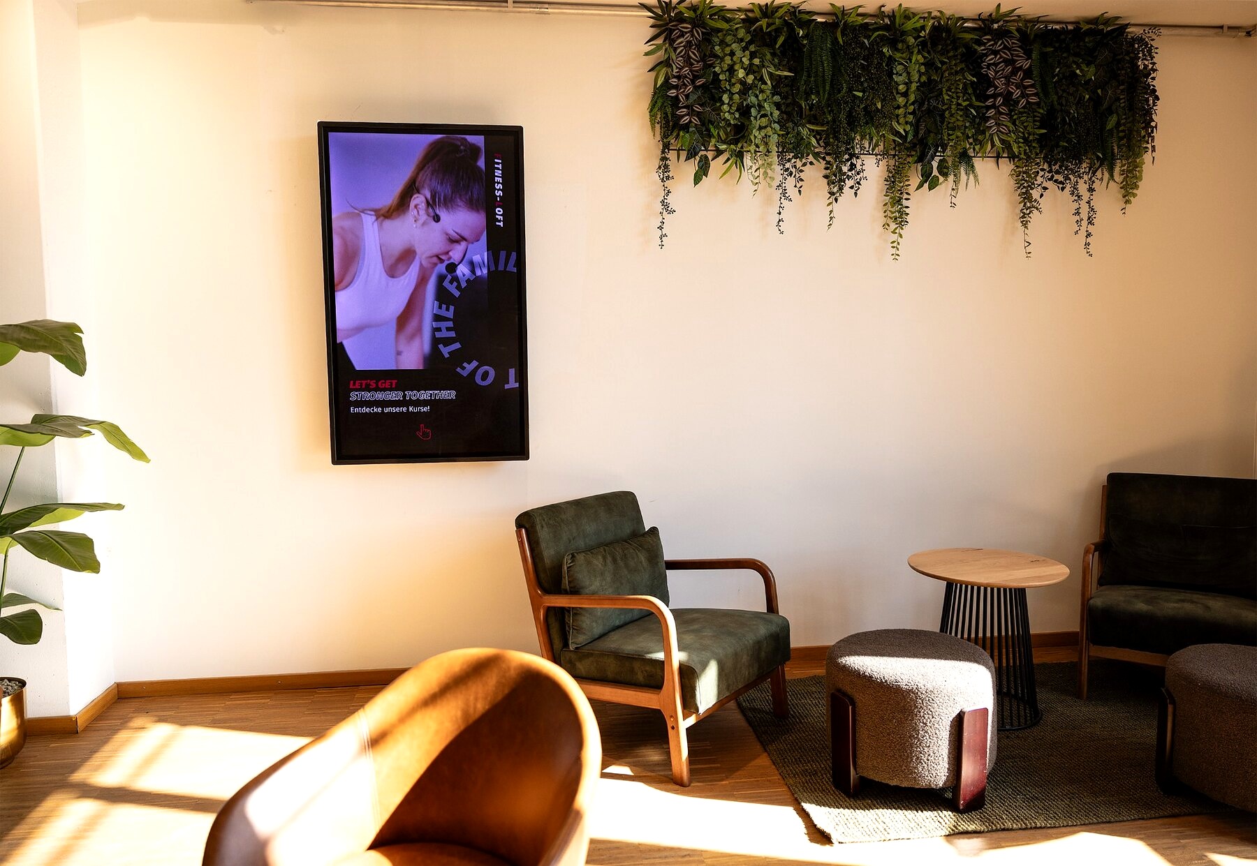 Touch display at Fitness-Loft Gundelfingen Nord informs members about current classes