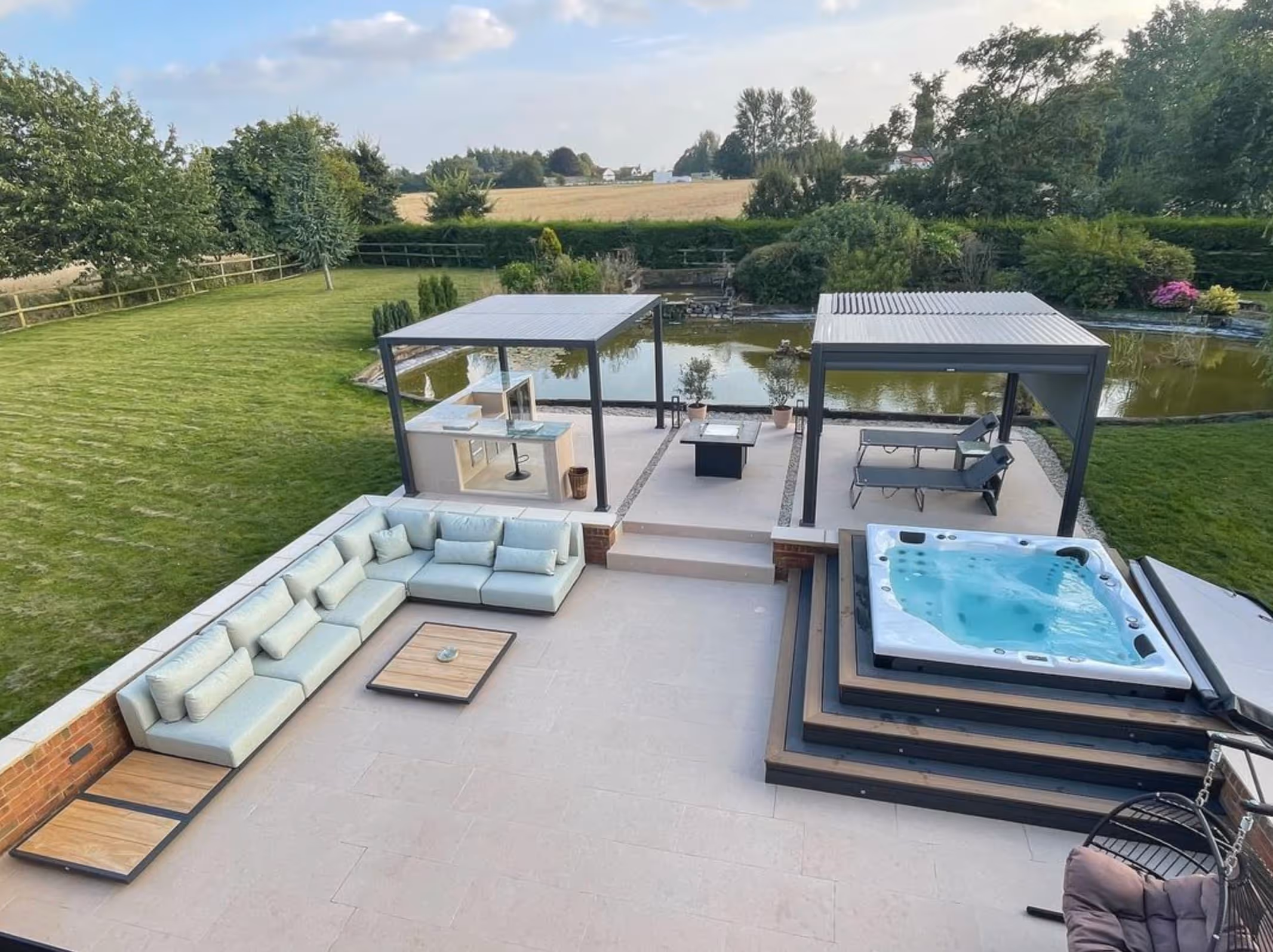 Realizzazione — pergola con idromassaggio