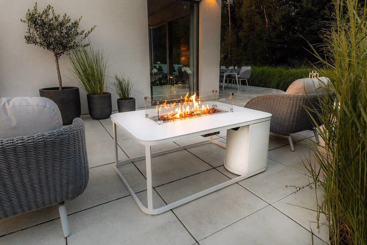 Showroom — pergola illuminata