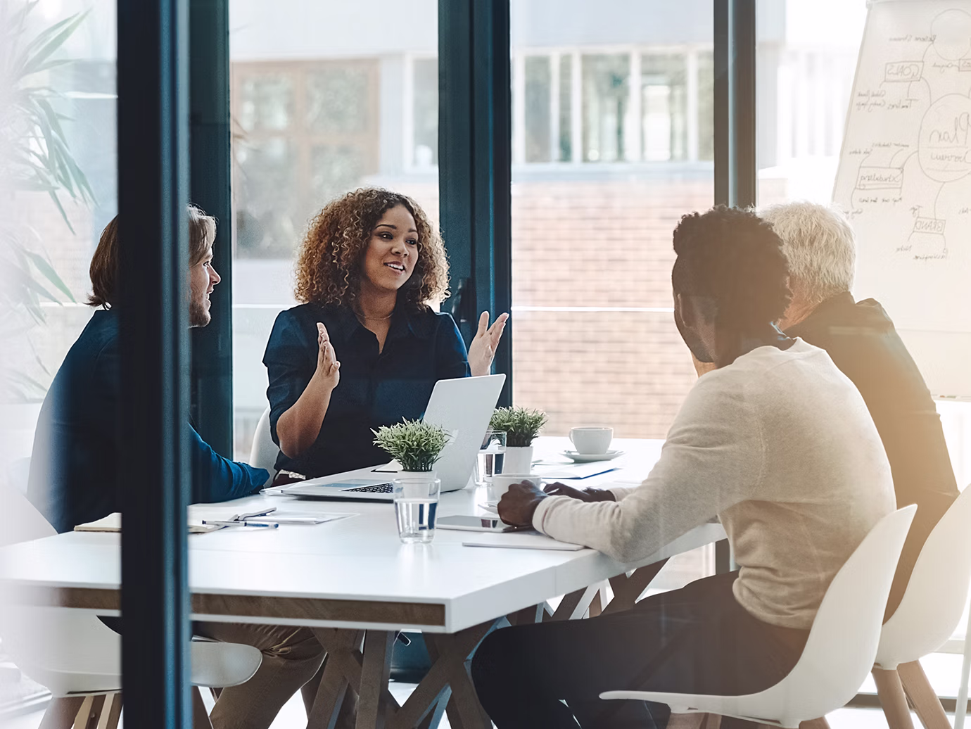 MEMEX-Berater planen eine auf das Unternehmen zugeschnittene ISO-9001-Zertifizierung.