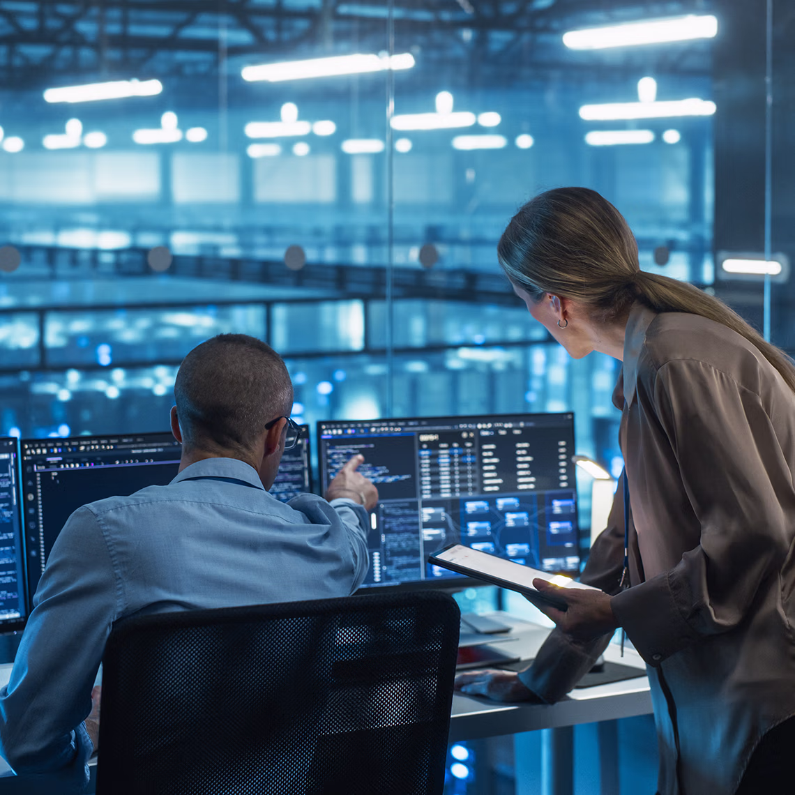 MEMEX-Berater im Rechenzentrum für ein zertifizierungsreifes Informationssicherheits-Managementsystem (ISMS)