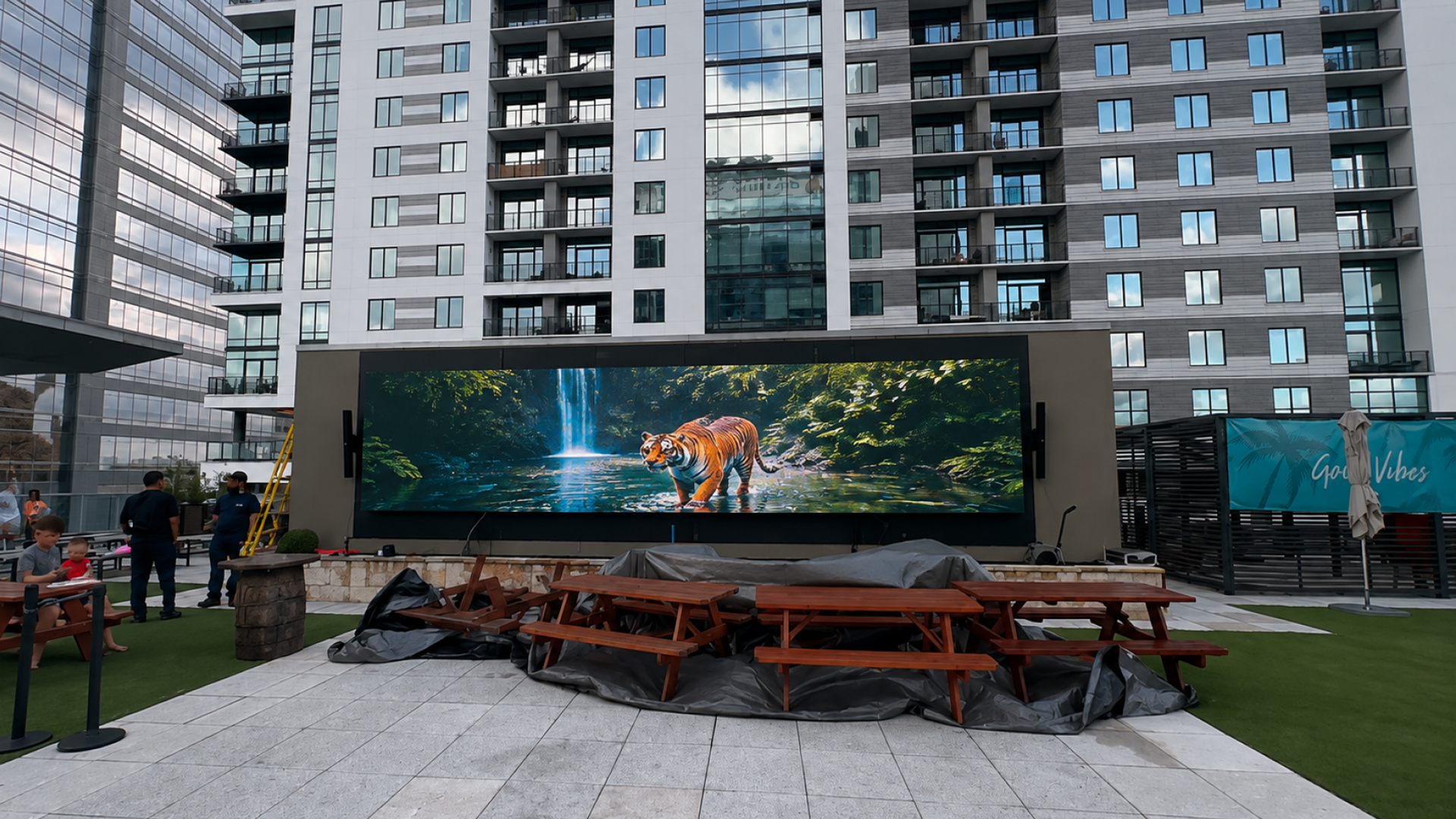 The result gives an already iconic part of Marriott Marquis Houston an entirely new visual dimension. More than 33 feet of digital content brings energy and movement to the pool deck, creating a focal point that can evolve with the property’s programming. From everyday guest entertainment to events and branded experiences, the Xterra Outdoor display transforms the poolside environment without competing with what already makes it distinctive. More than 33 feet of Xterra Outdoor LED. One poolside canvas. A hospitality experience designed to stand apart.