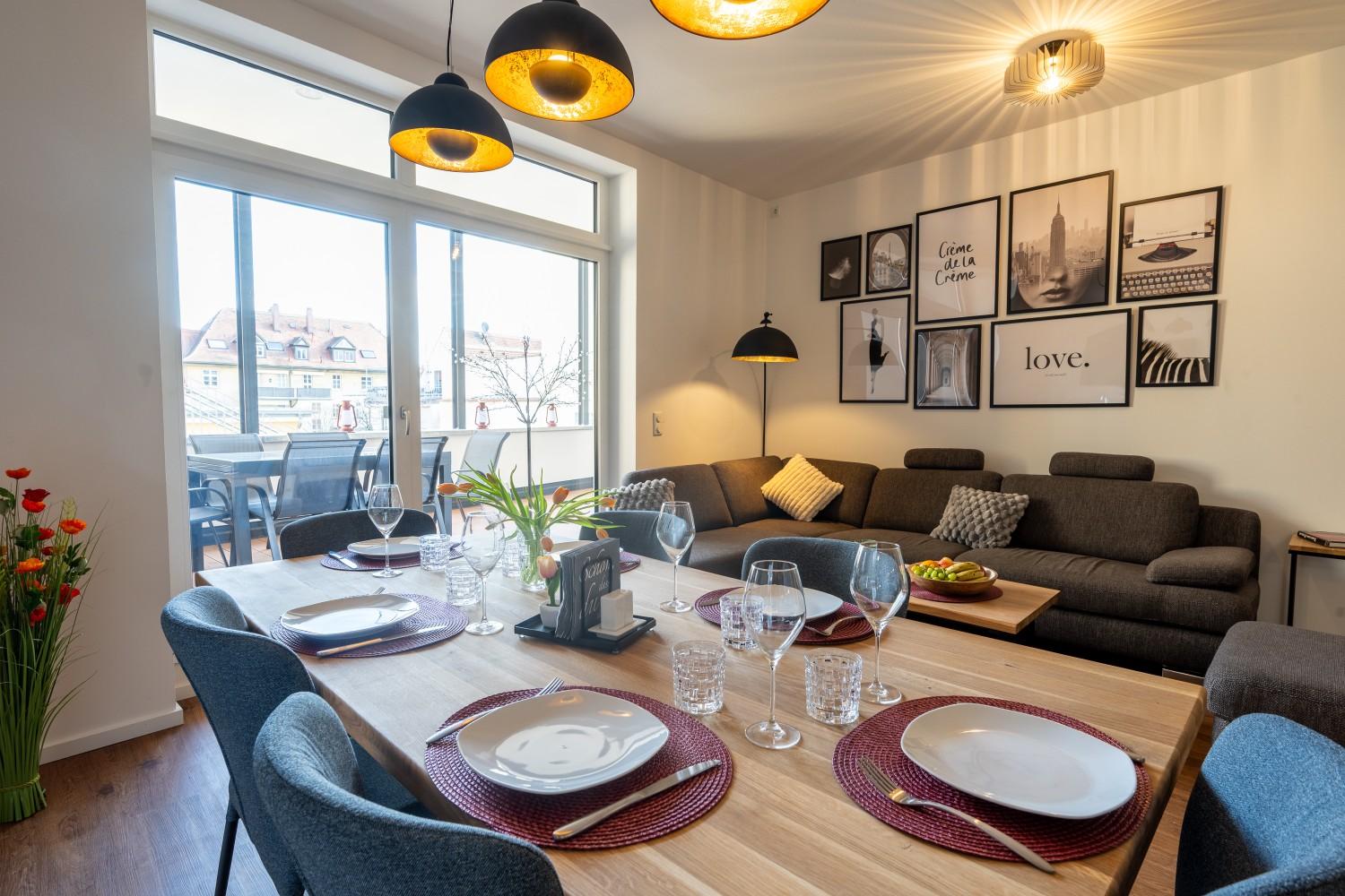 Ferienwohnung mit Balkon in der Luitpoldstraße in Bamberg – der perfekte Platz für ein Abendessen zum Mitnehmen