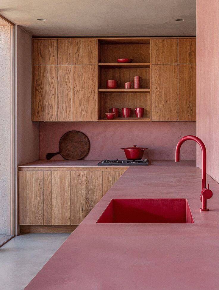 Cuisine mid-century bois teck suspension laiton carreaux blancs