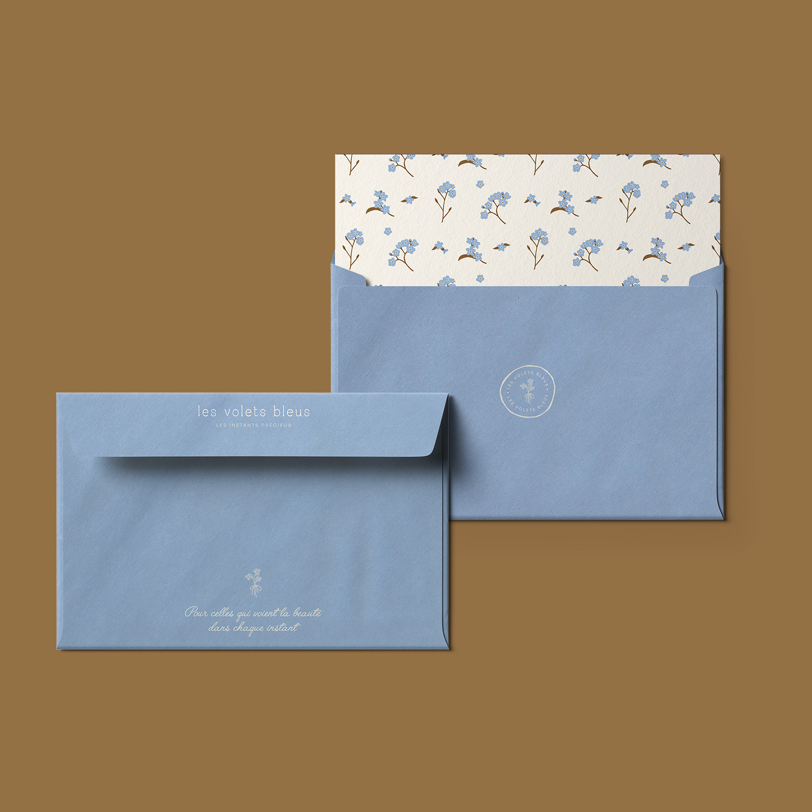 Design d'enveloppes pour Les Volets Bleus