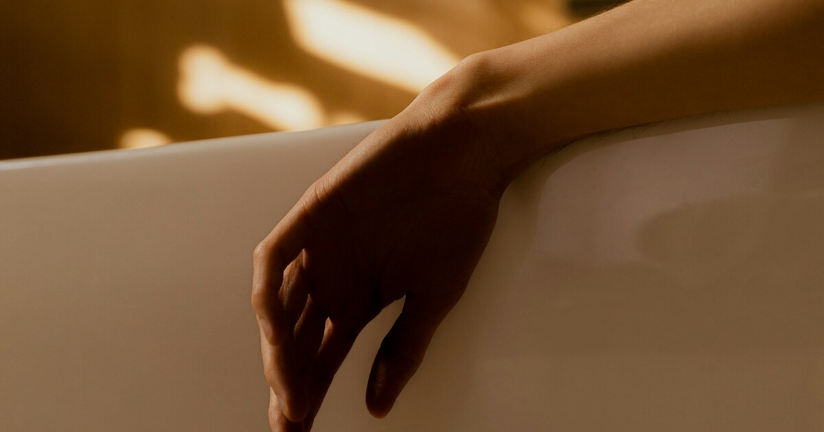hand, bathtub, window light, warmth, rest