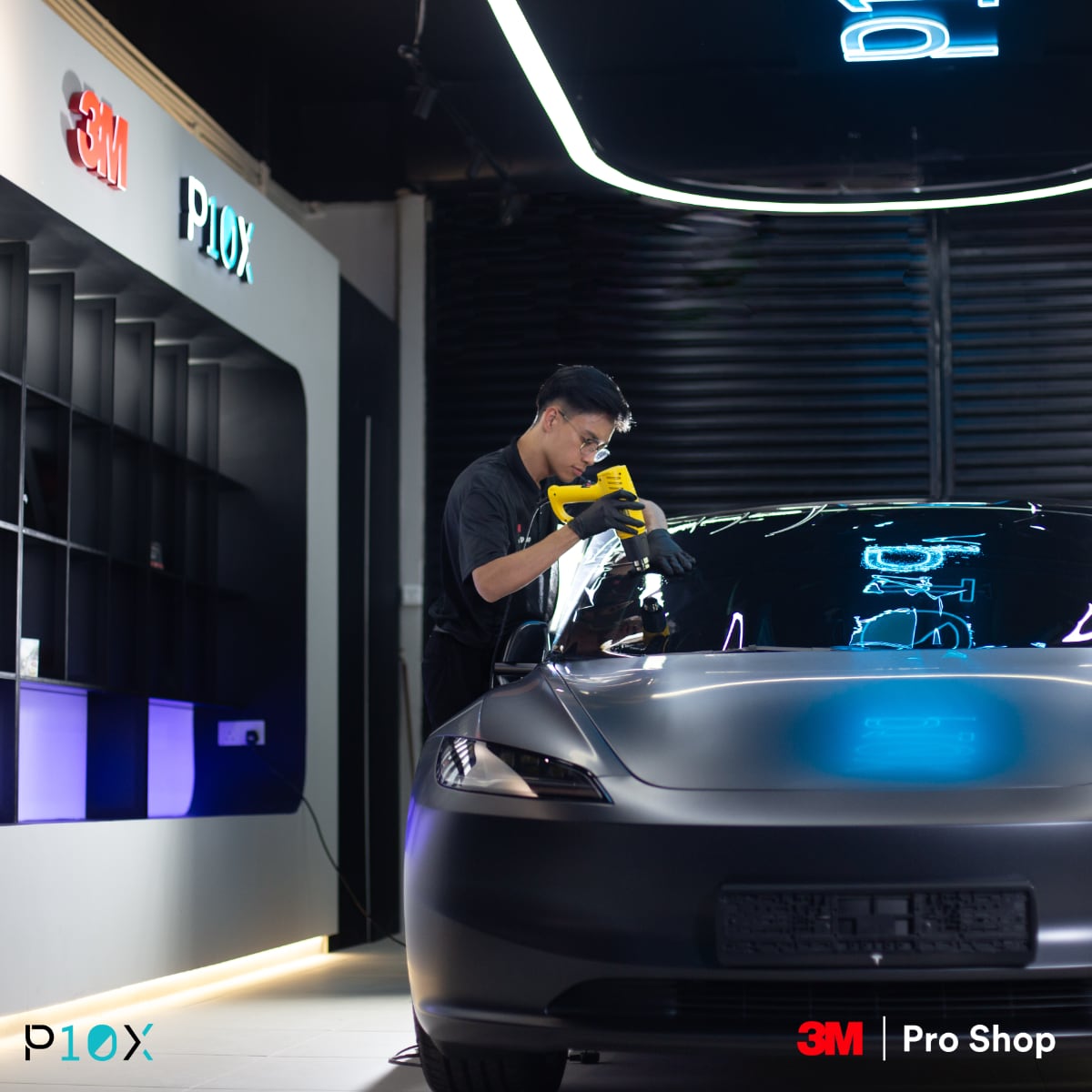 Car window tint installation Malaysia clean room environment at professional shop
